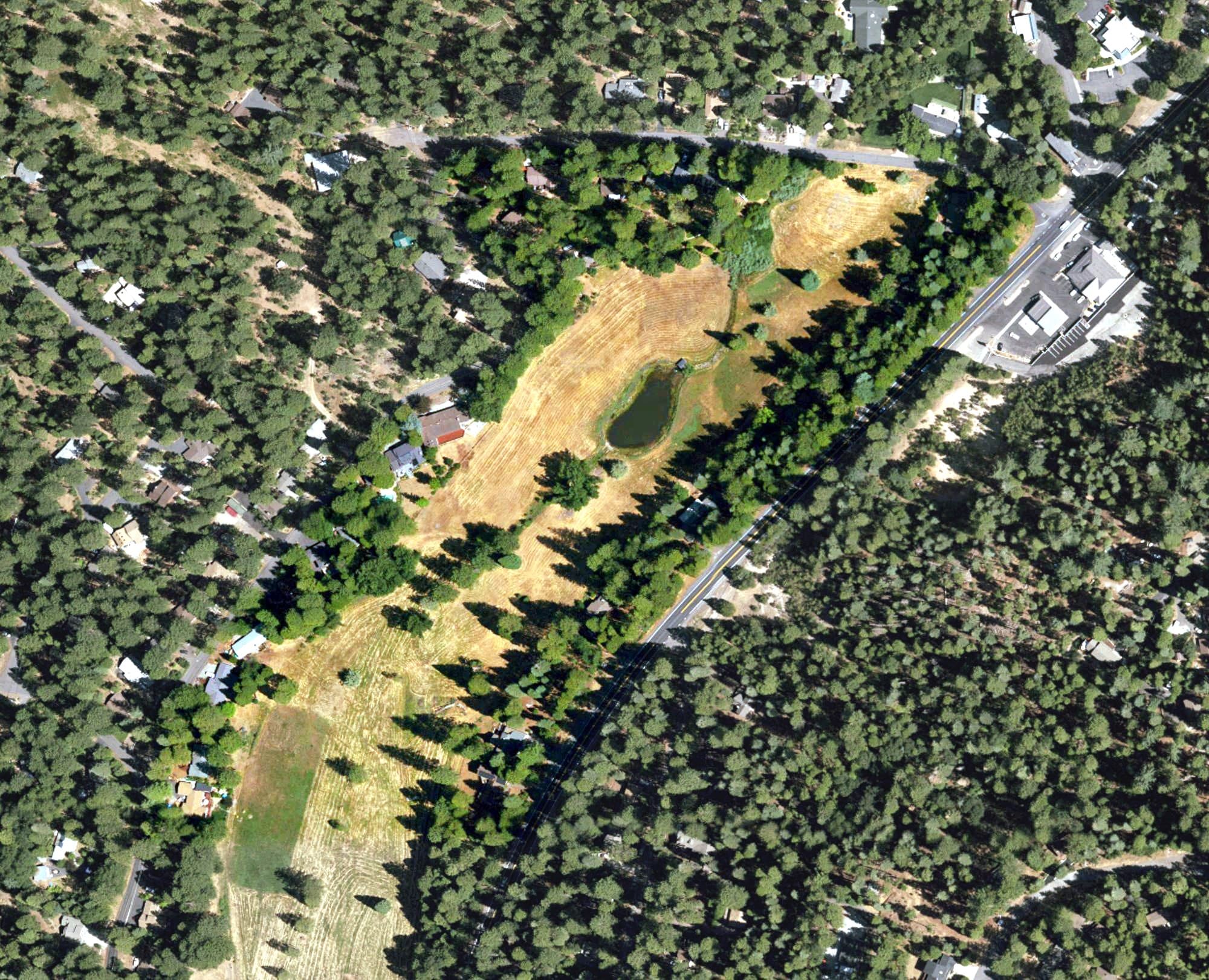 Aerial view of Meadowmont Golf Course, CA, with its hole routing marked