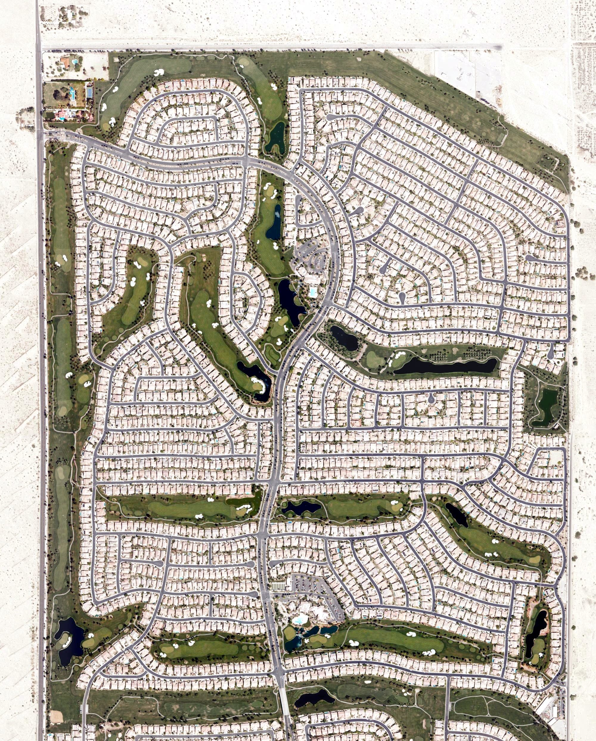 Aerial view of Mountain Vista Golf Club - San Gorgonio Course, CA, with its hole routing marked