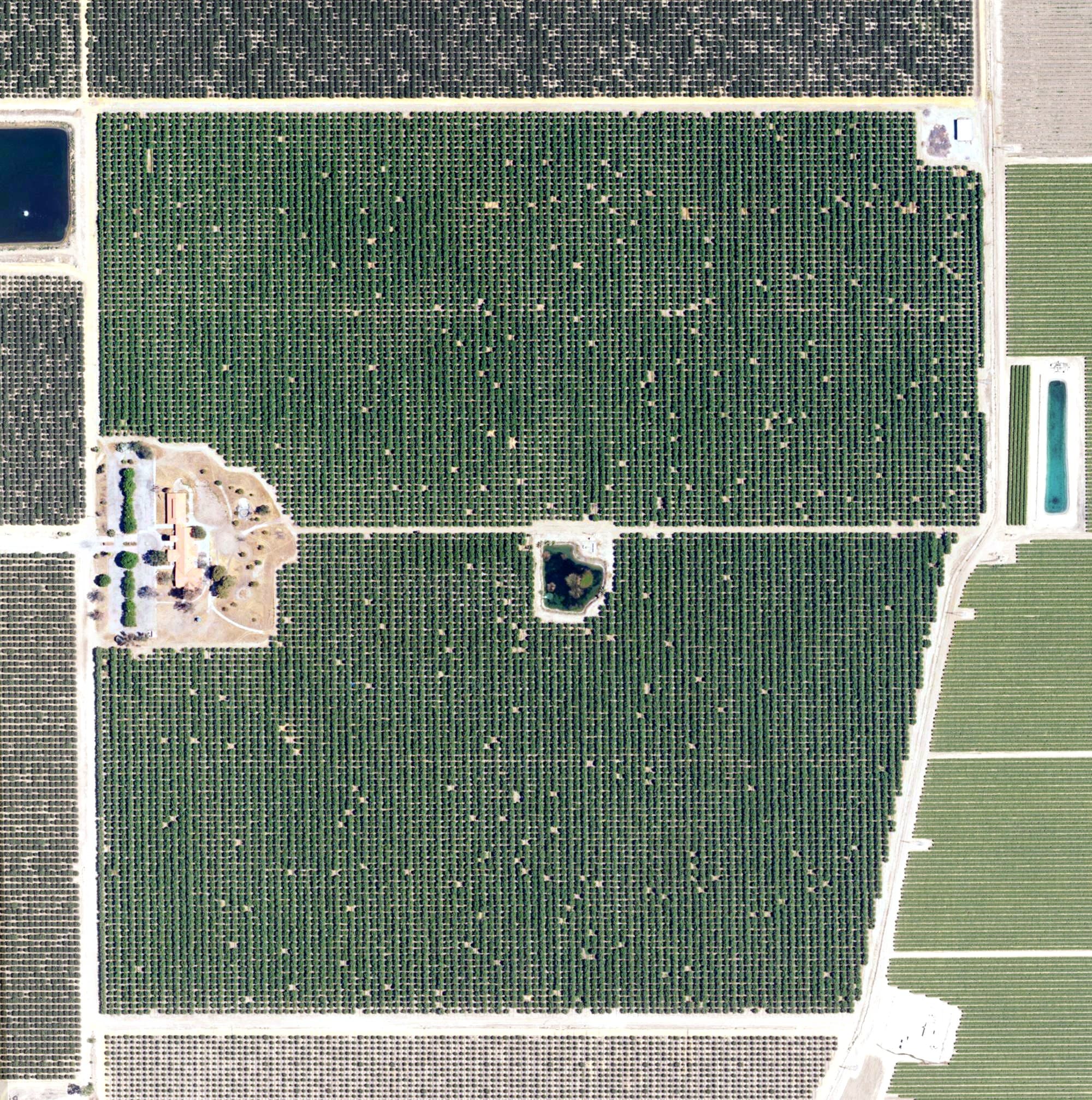 Aerial view of Sycamore Canyon Golf Course, CA, with its hole routing marked