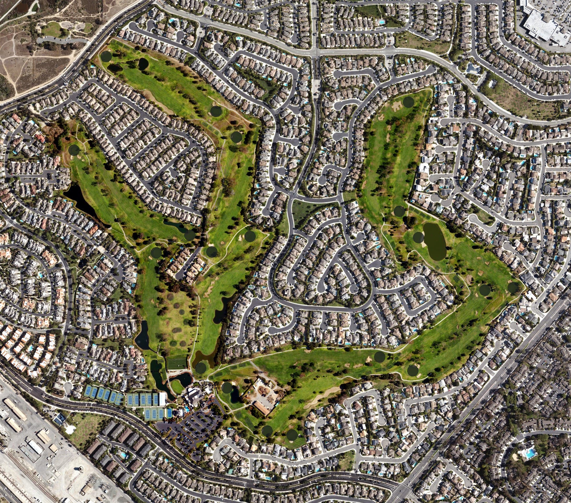Aerial view of The Huntington Club, CA, with its hole routing marked