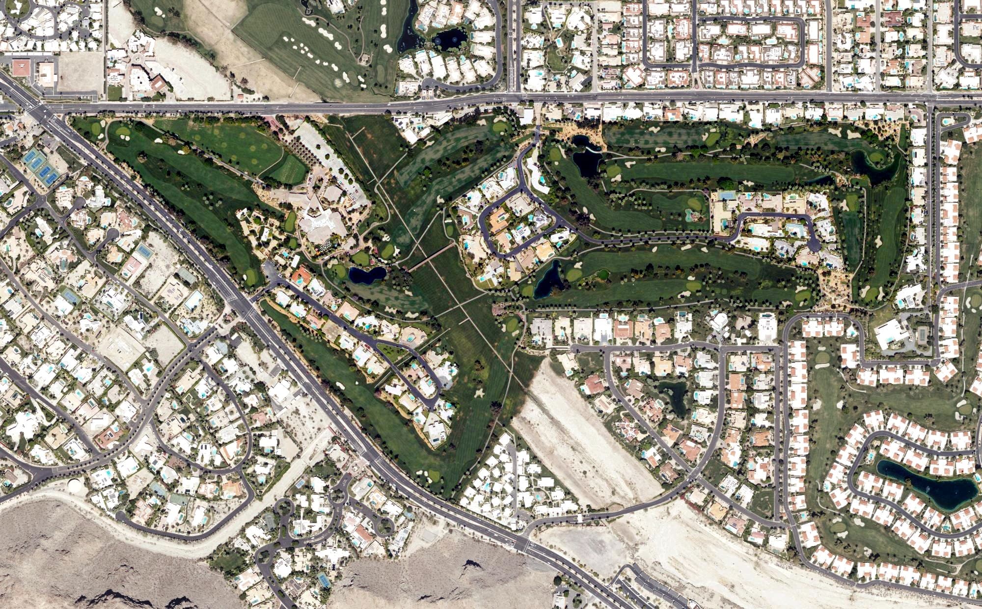 Aerial view of Thunderbird Country Club, CA, with its hole routing marked