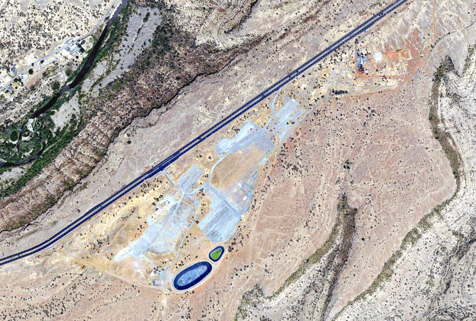 Aerial view of Tuscan Ridge Golf Club, CA, with its hole routing marked