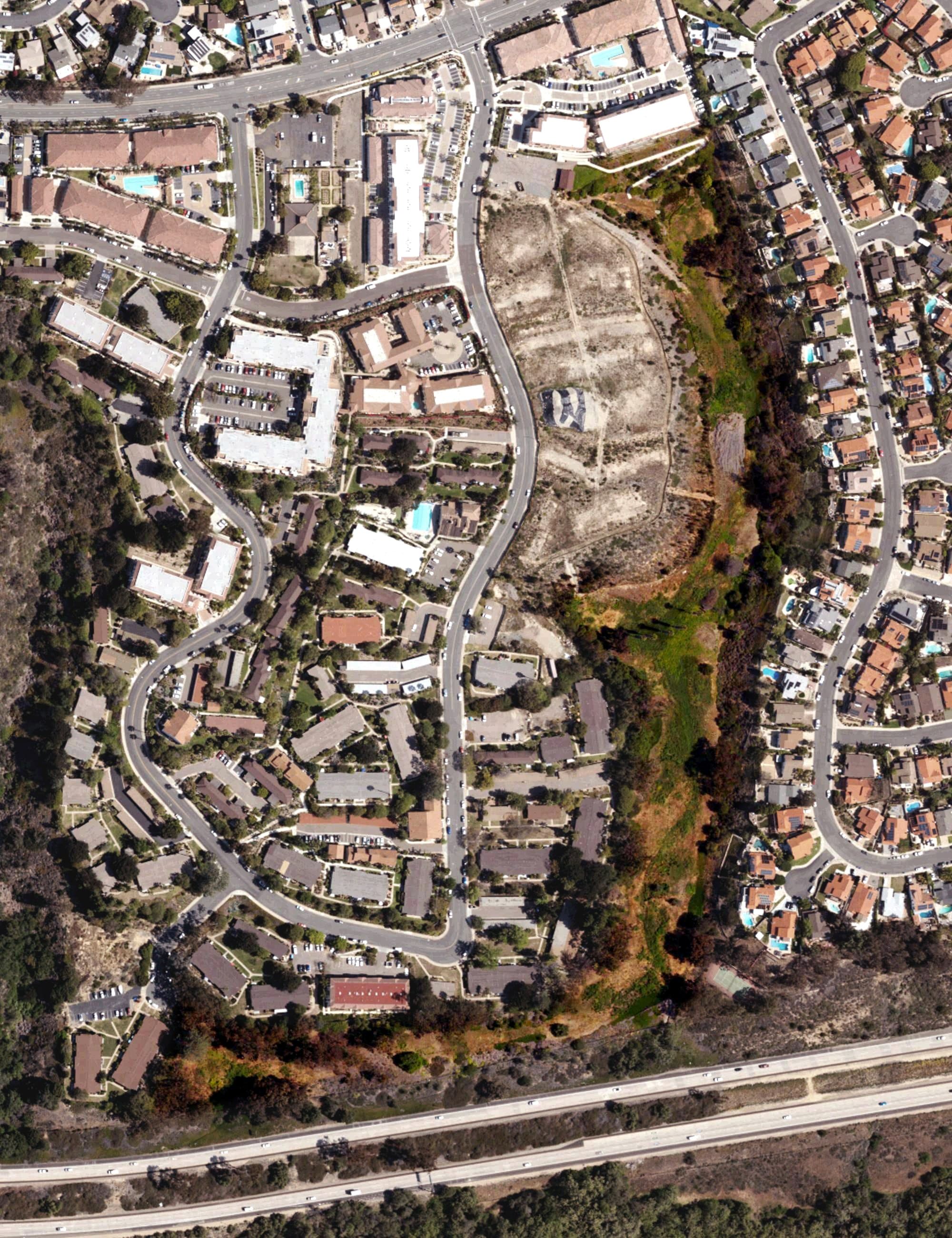 Aerial view of Villa Parke Golf Course - 9 holes, CA, with its hole routing marked