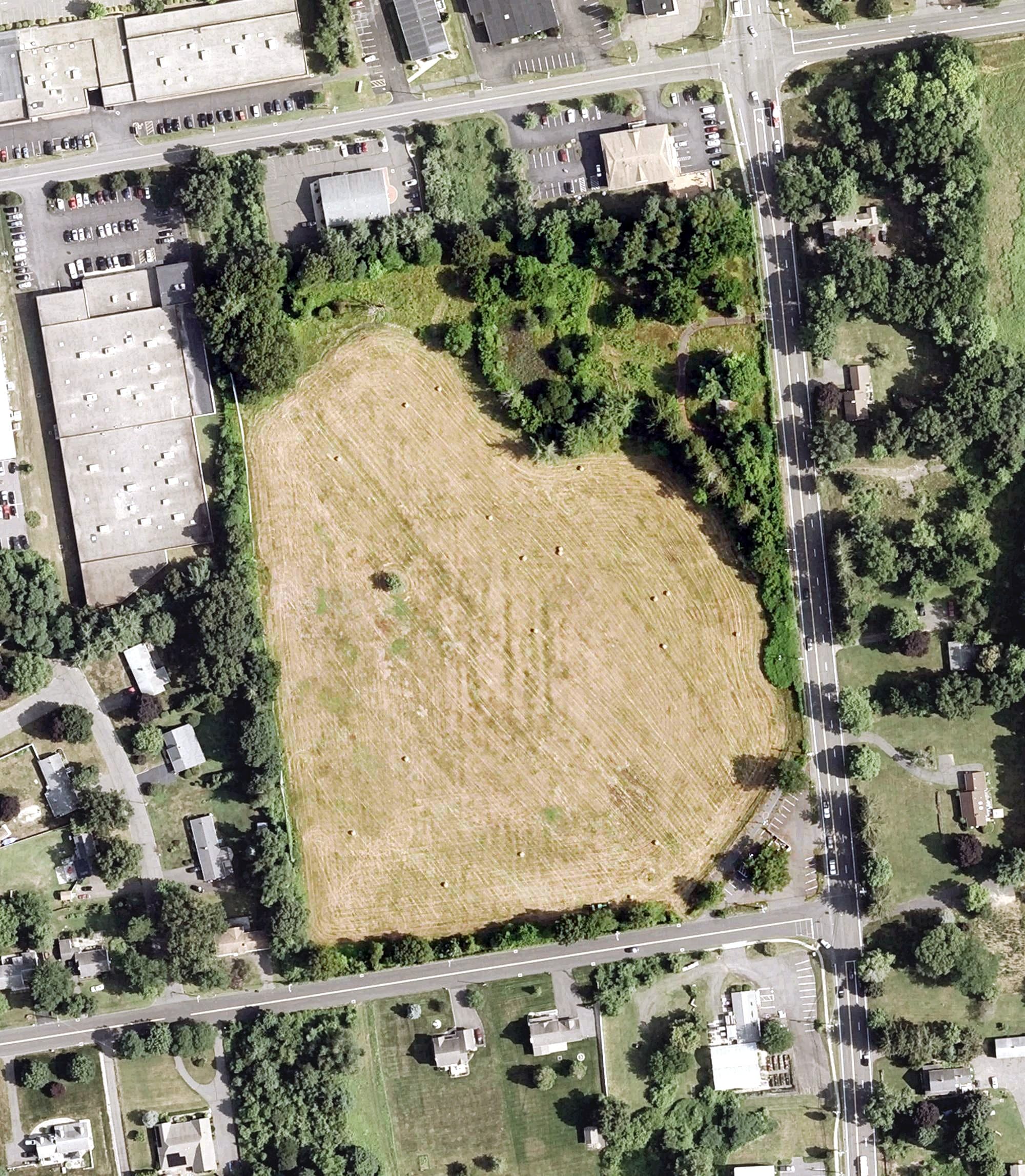 Aerial view of The Highland Golf Range, CT, with its hole routing marked
