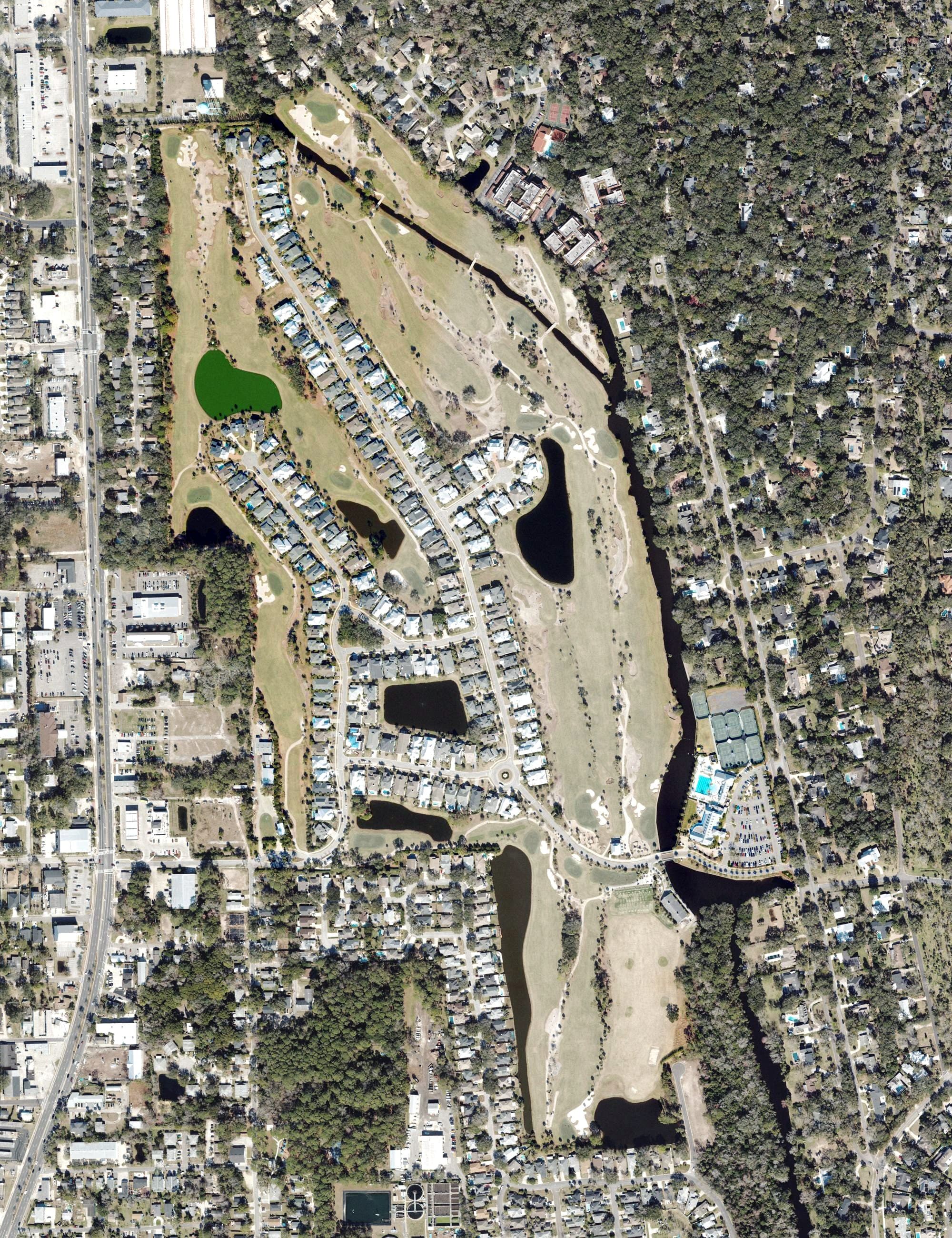 Aerial view of Atlantic Beach Country Club, FL, with its hole routing marked