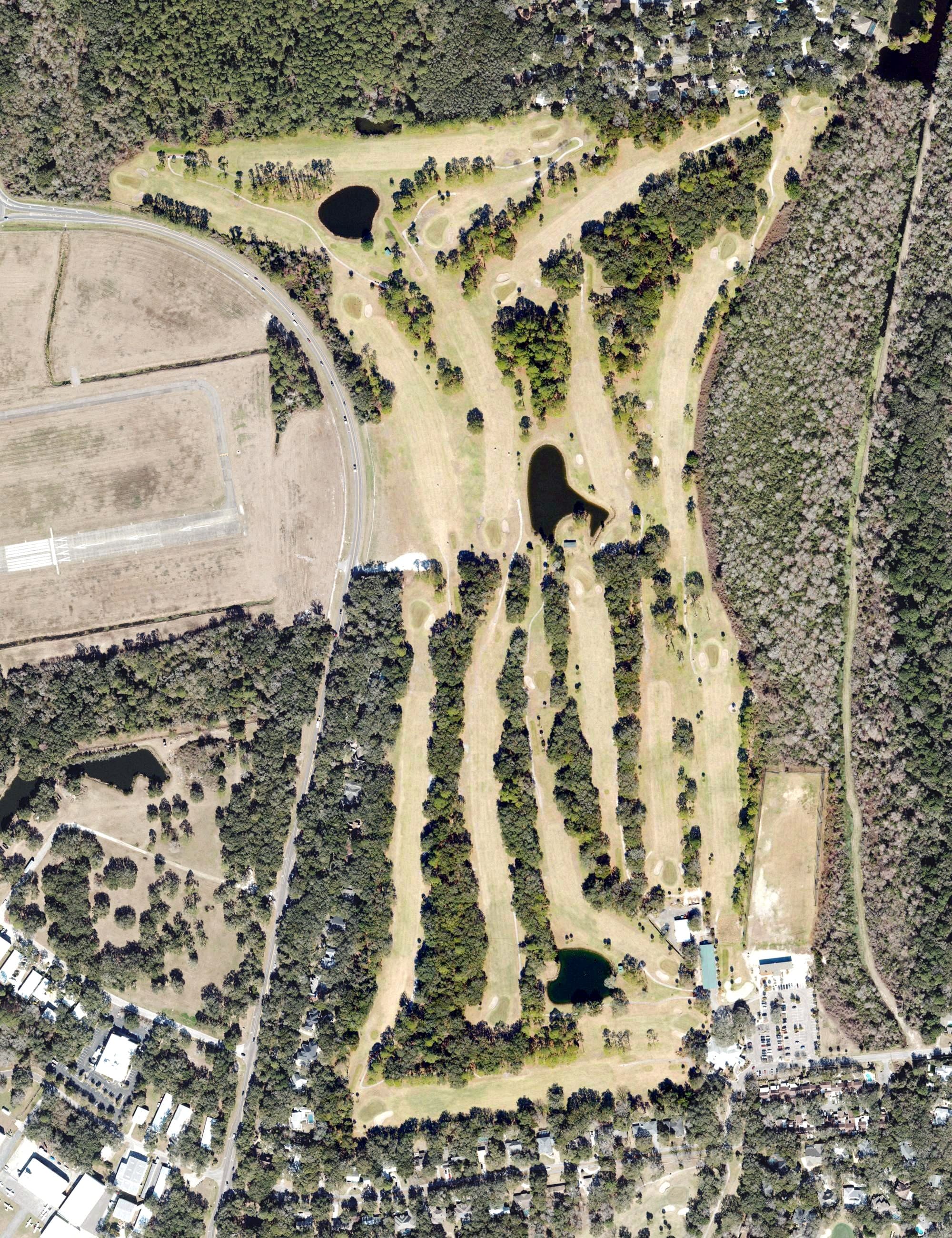 Aerial view of Fernandina Beach Municipal Golf Course, FL, with its hole routing marked
