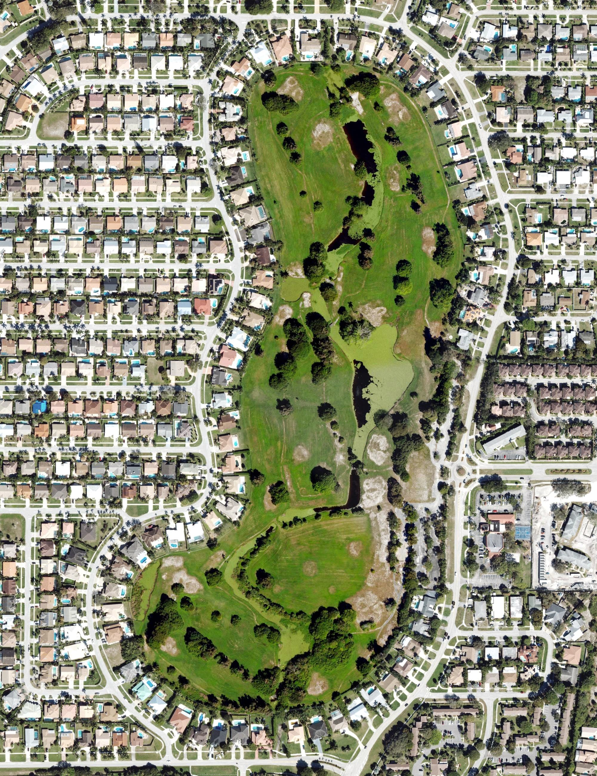 Aerial view of Hidden Lake Park, FL, with its hole routing marked