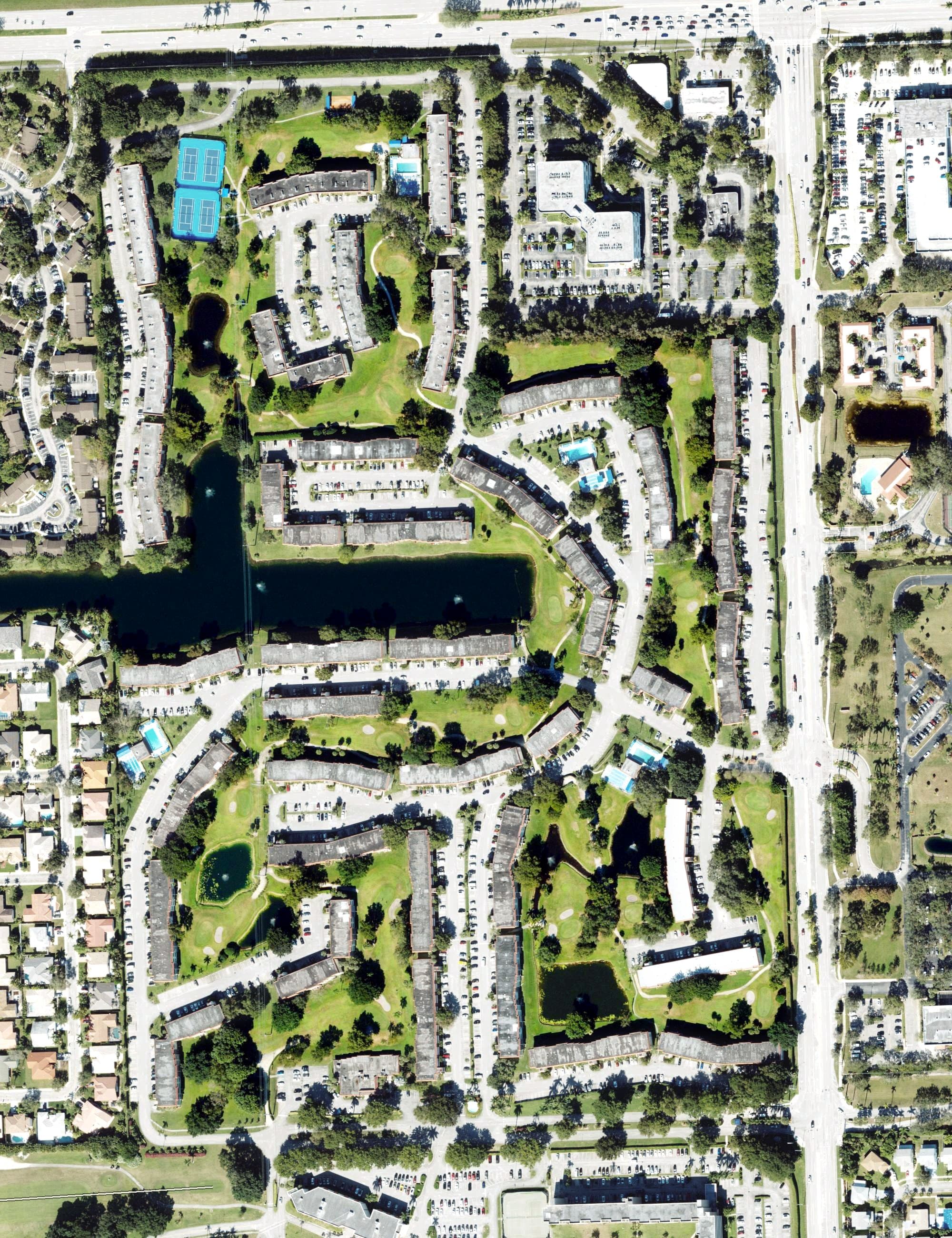 Aerial view of Hollybrook Golf and Tennis Club - Executive Course, FL, with its hole routing marked
