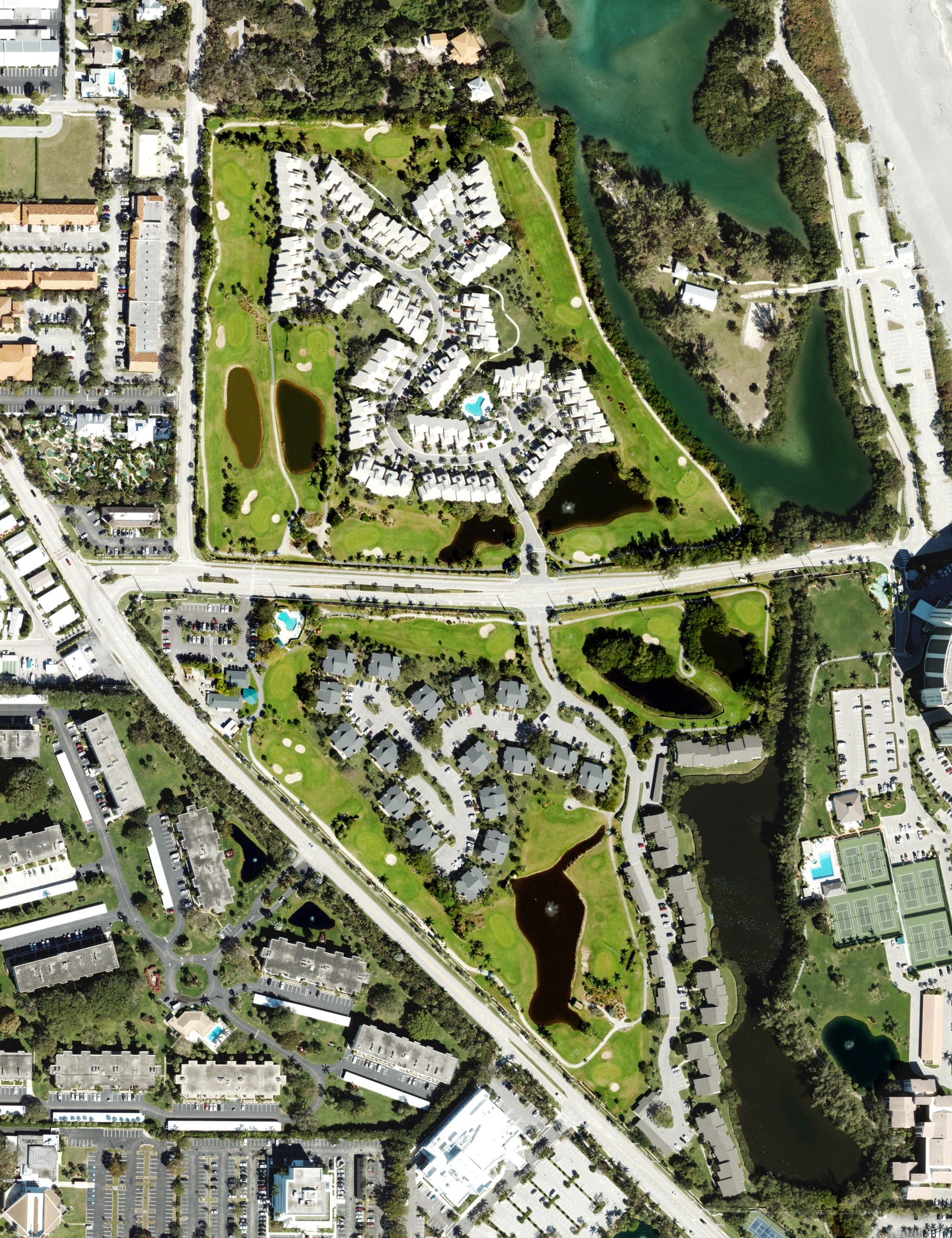 Aerial view of Jupiter Dunes, FL, with its hole routing marked