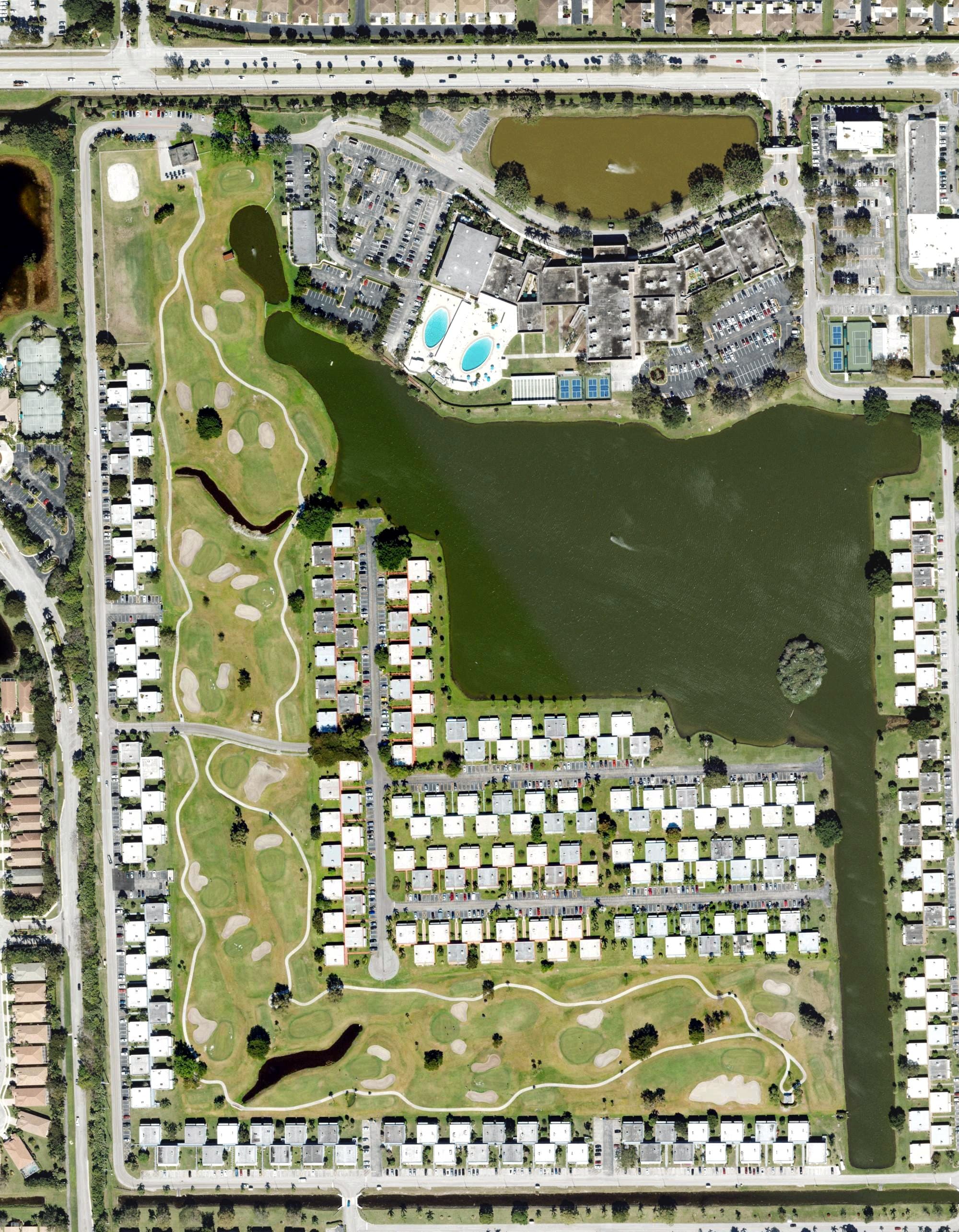 Aerial view of Kings Point Par 3 Course, FL, with its hole routing marked
