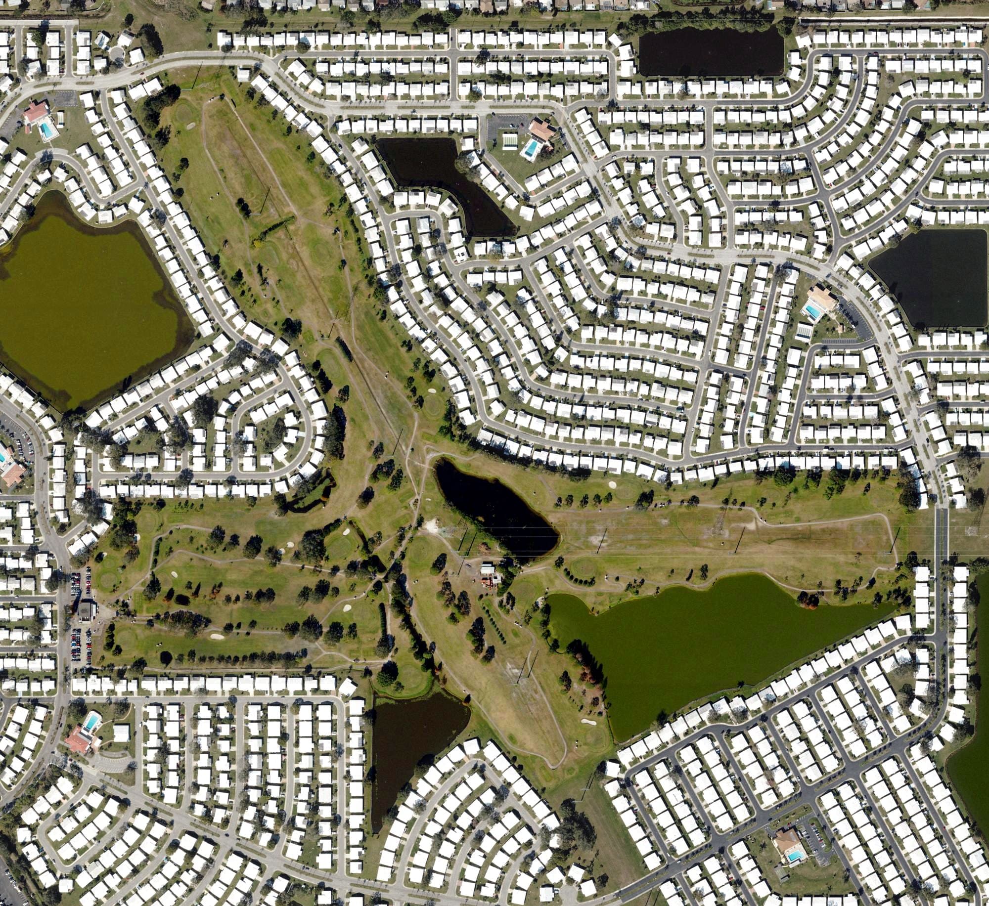 Aerial view of Mainlands Golf Course, FL, with its hole routing marked