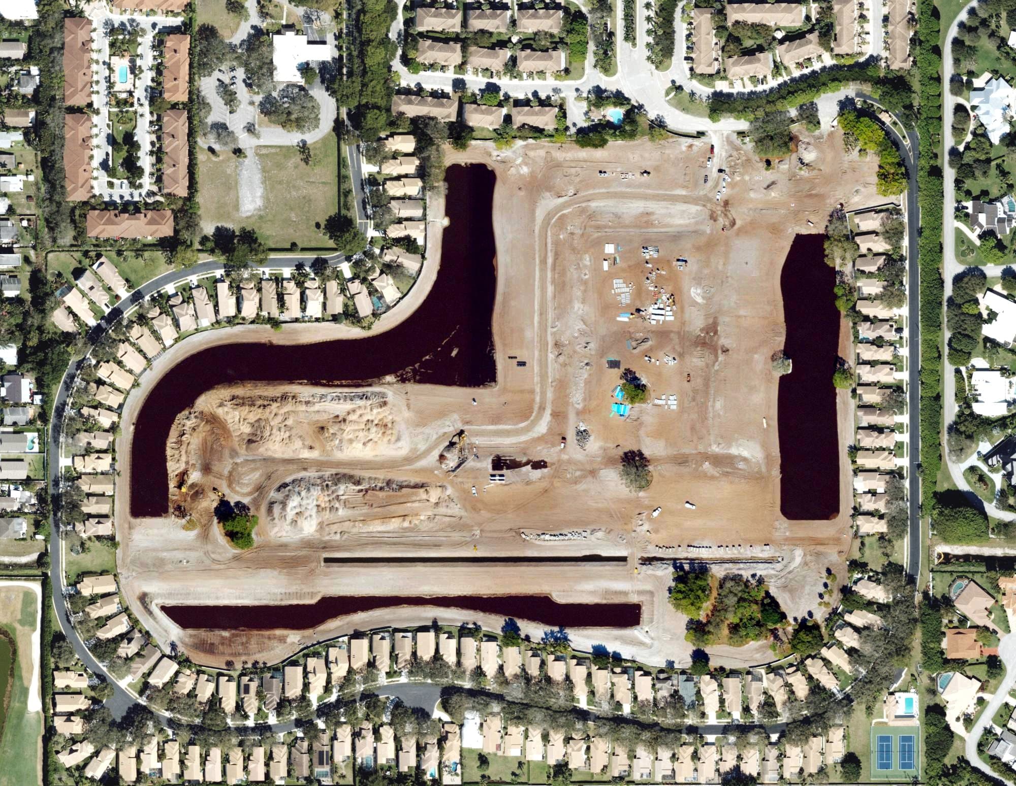 Aerial view of Sherwood Park Golf Club, FL, with its hole routing marked