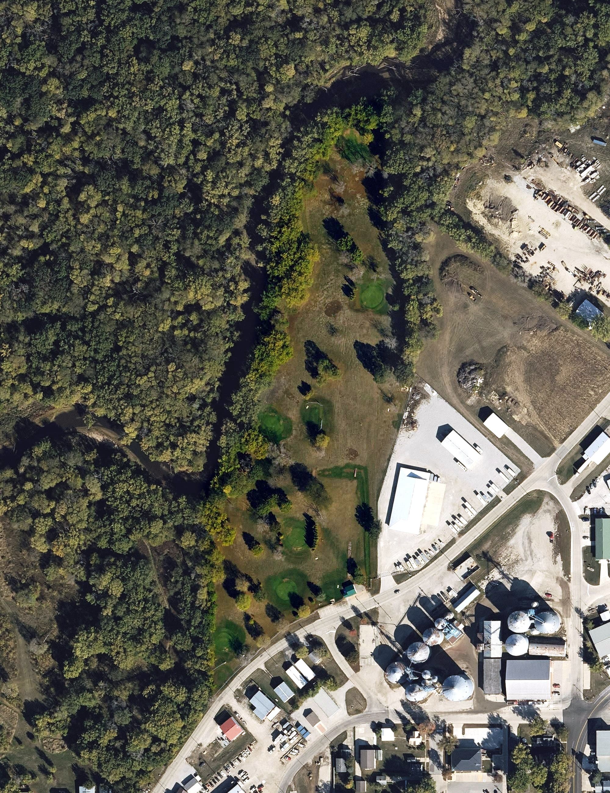 Aerial view of Beech Nut Golf Course, IA, with its hole routing marked