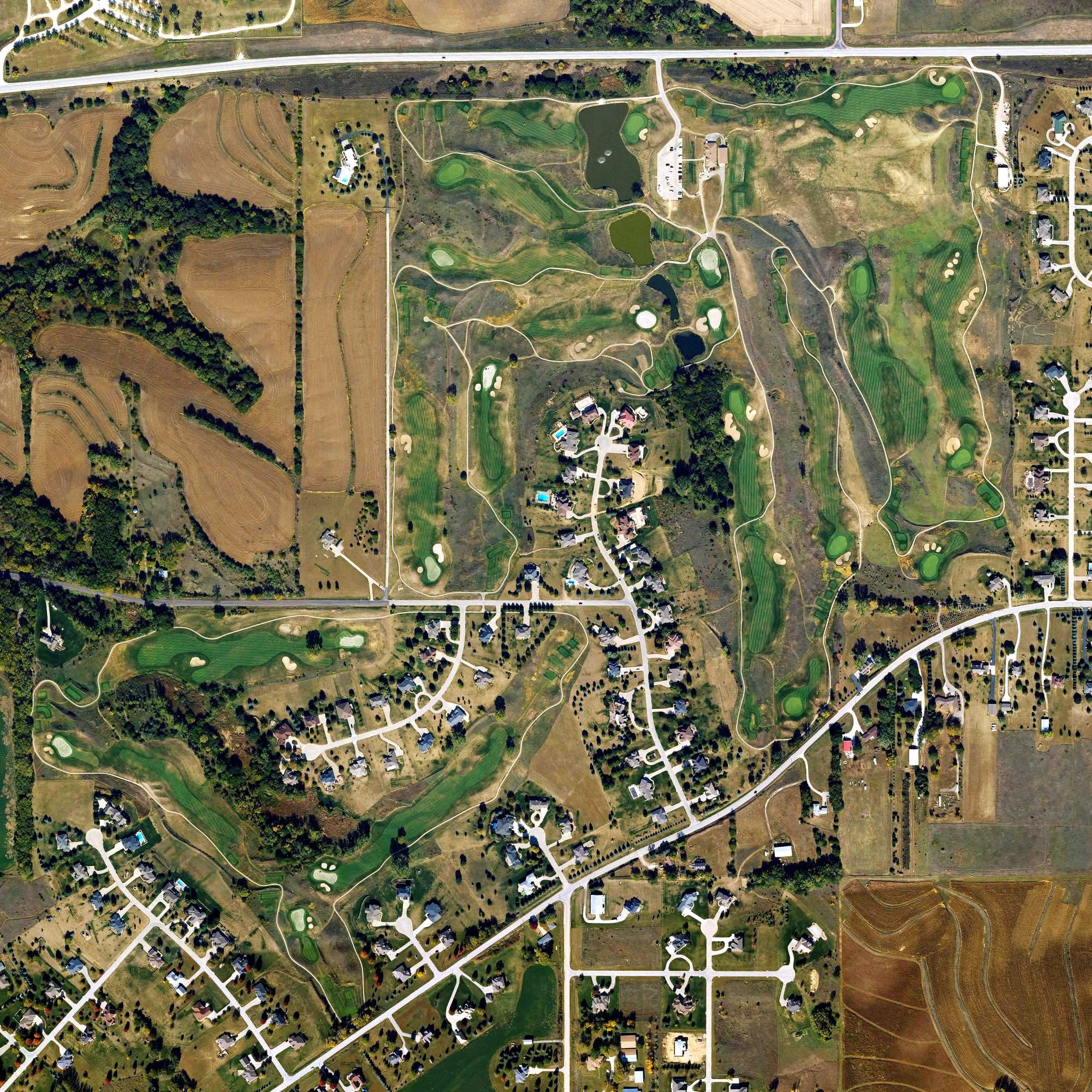 Aerial view of Bent Tree Golf Club, IA, with its hole routing marked