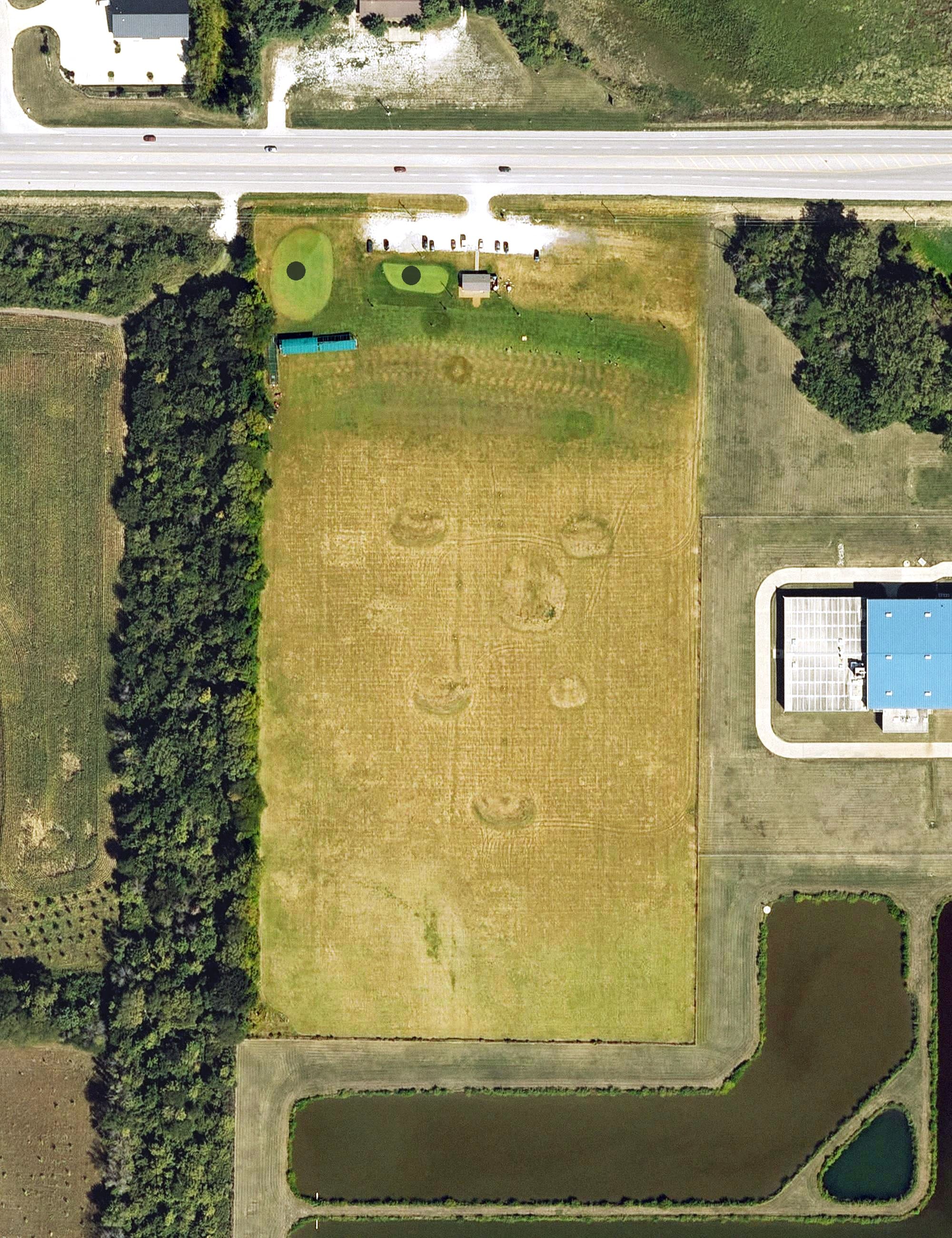 Aerial view of Des Moines Driving Range, IA, with its hole routing marked