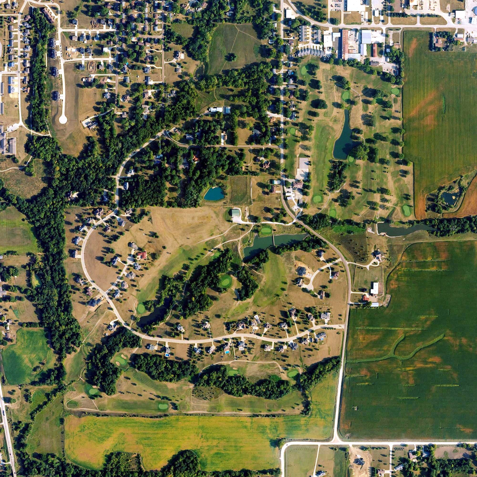 Aerial view of Oskaloosa Golf, IA, with its hole routing marked