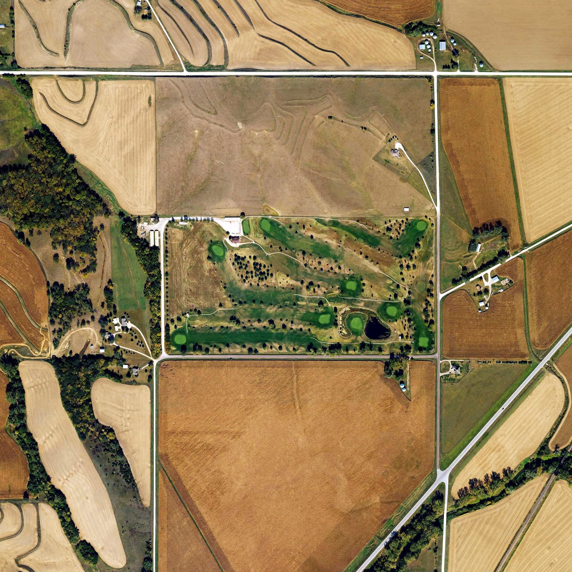 Aerial view of Quail Run Golf Course, IA, with its hole routing marked