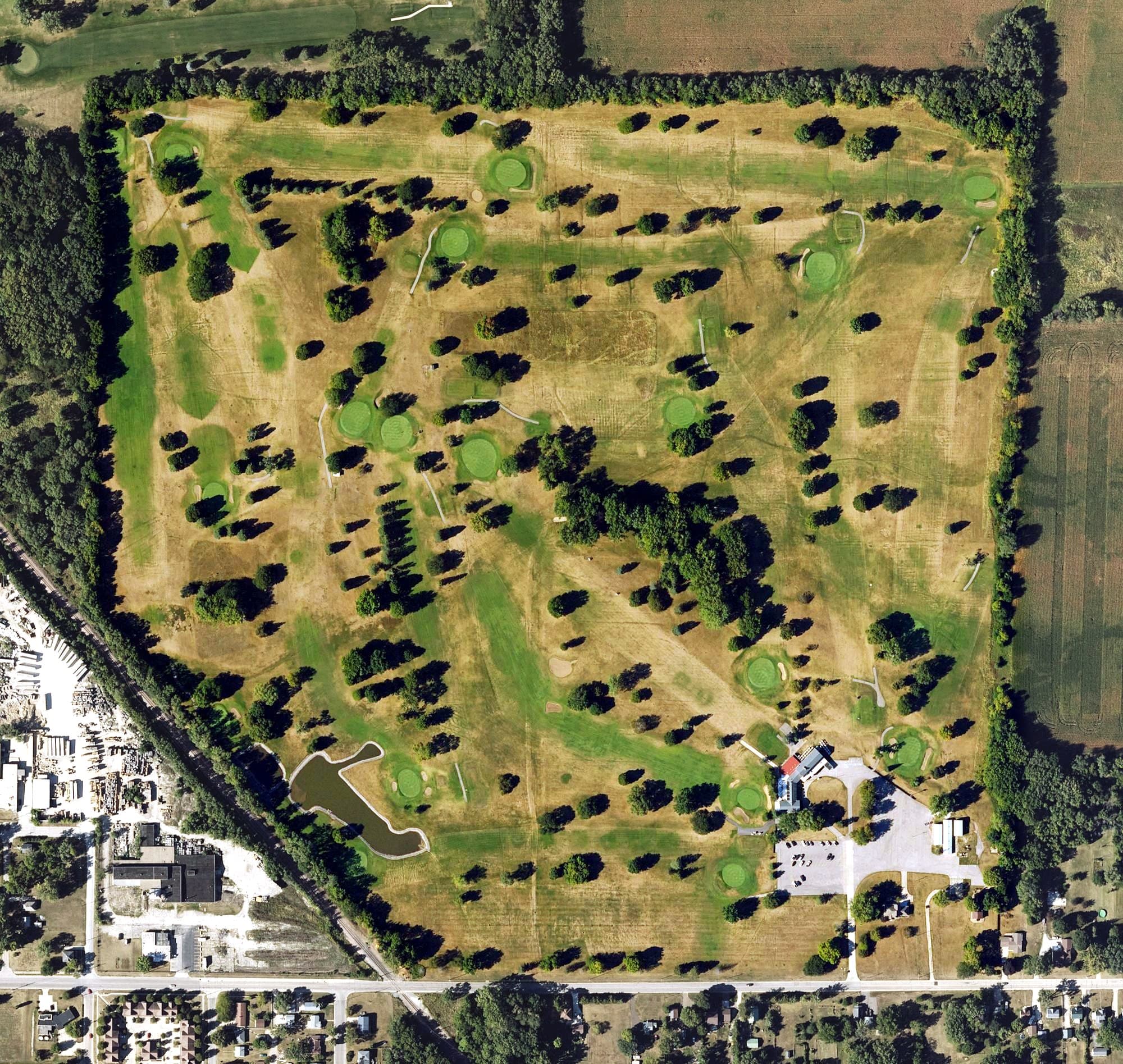 Aerial view of Red Carpet Golf Course, IA, with its hole routing marked