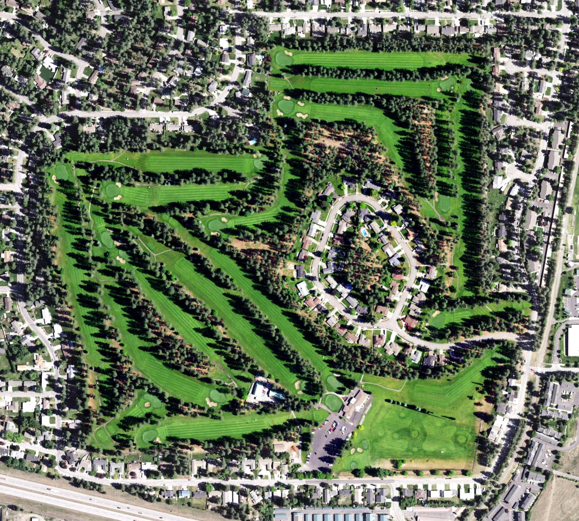 Aerial view of Coeur d'Alene Golf Club, ID, with its hole routing marked