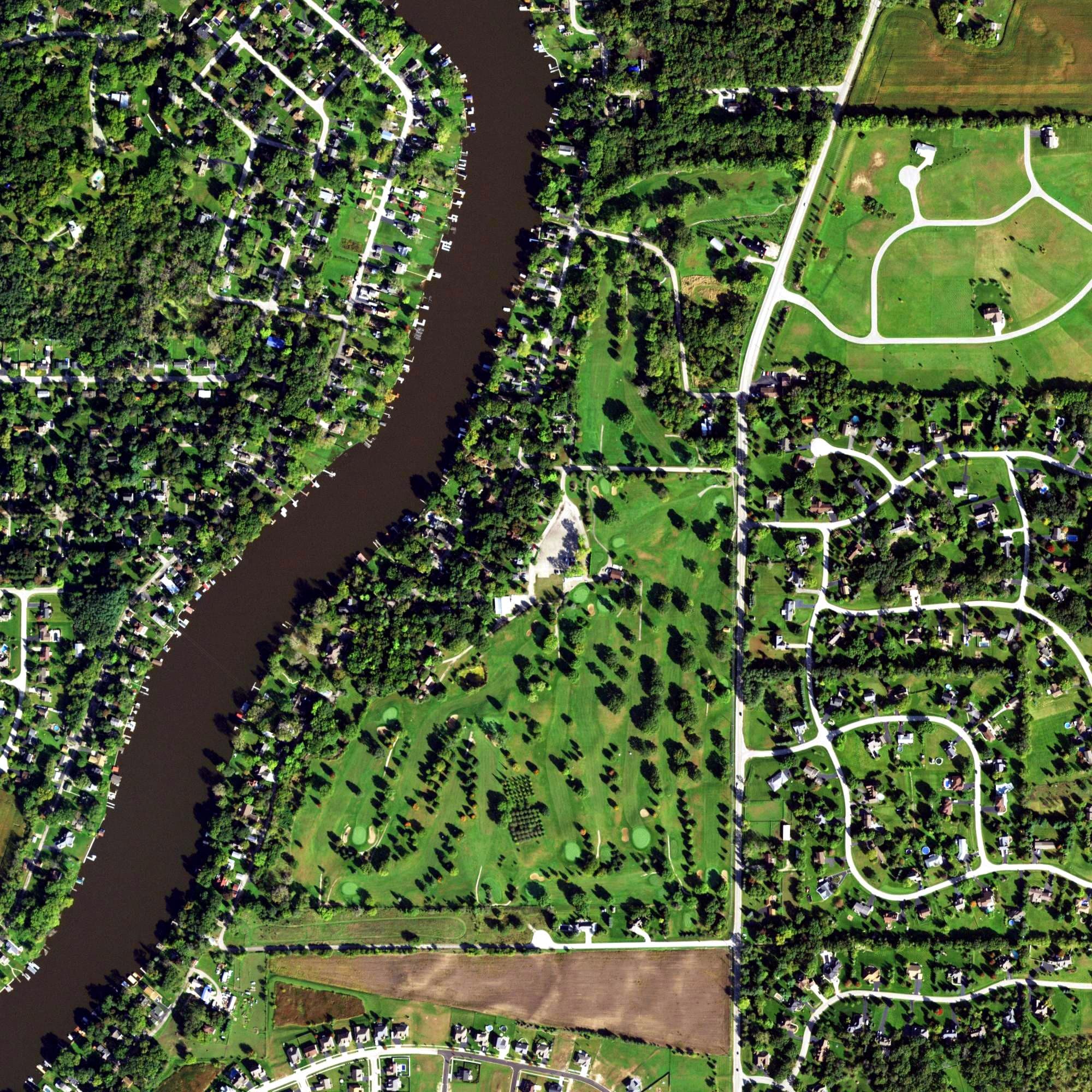 Aerial view of Chapel Hill Country Club, IL, with its hole routing marked