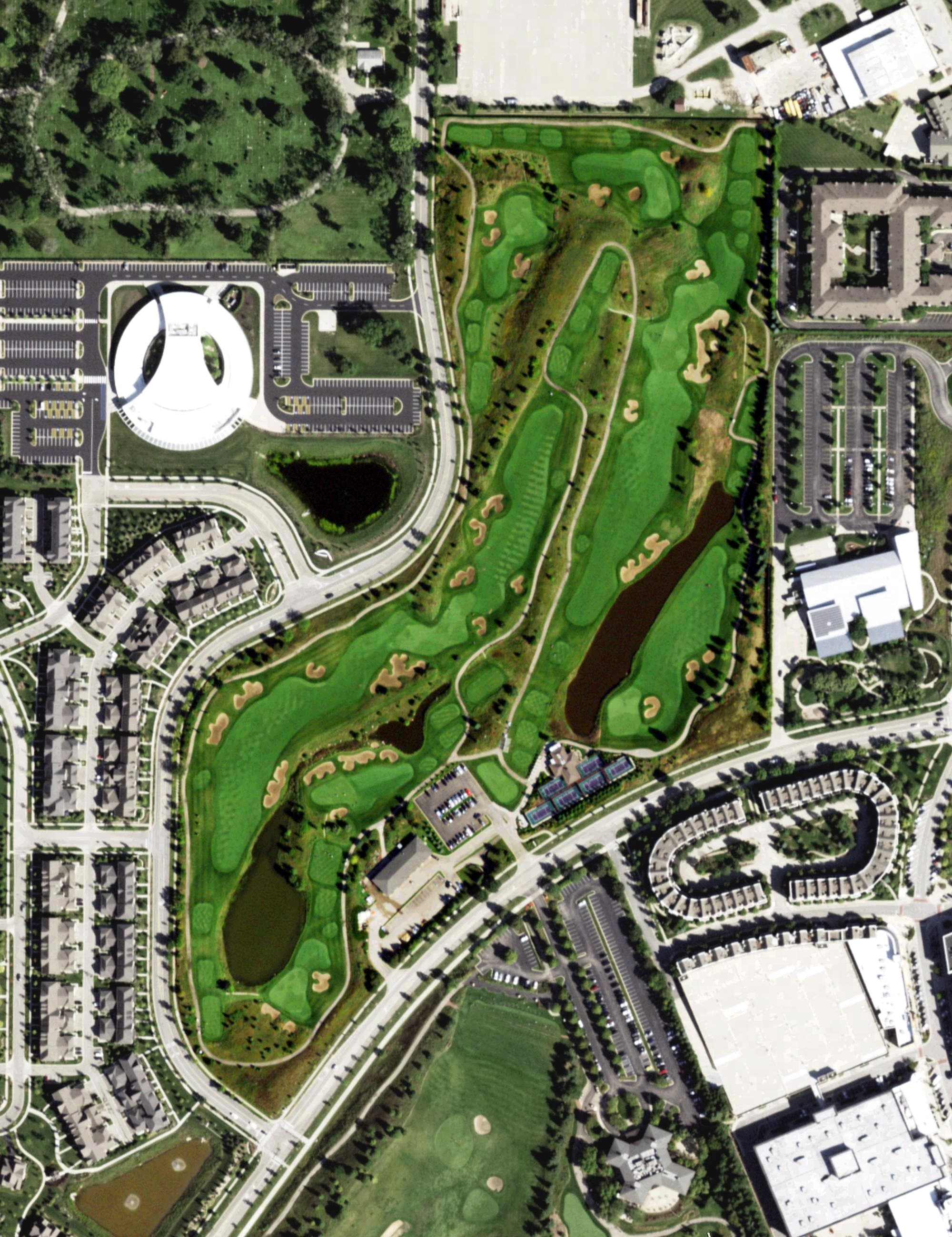 Aerial view of Glenview Prairie Club, IL, with its hole routing marked