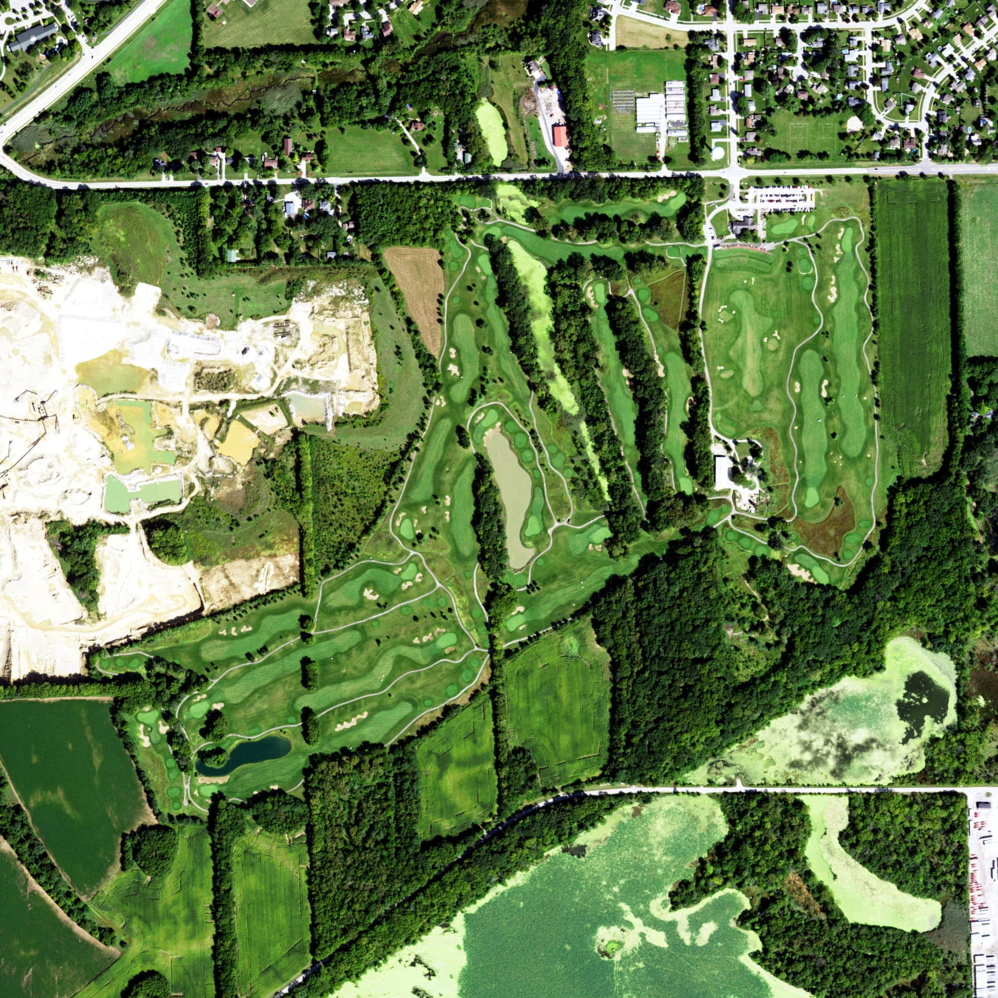 Aerial view of Heritage Bluffs Public Golf Club, IL, with its hole routing marked