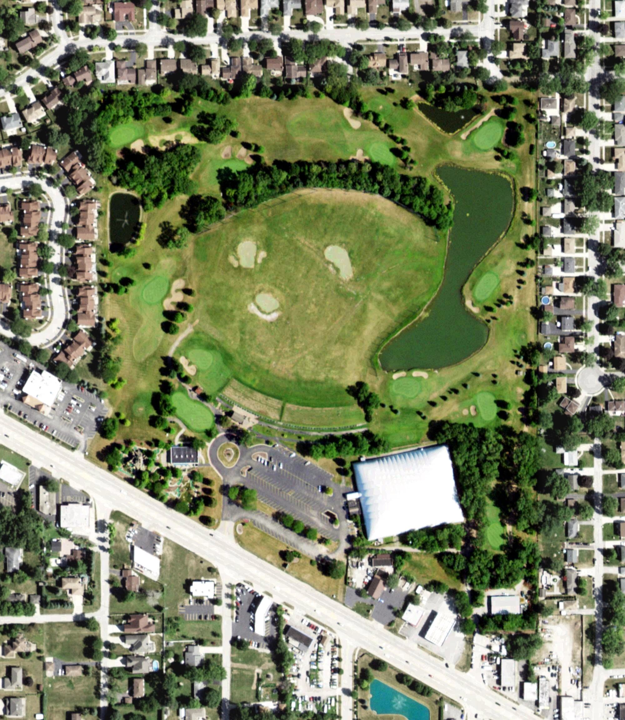 Aerial view of Links & Tees Golf Facility, IL, with its hole routing marked
