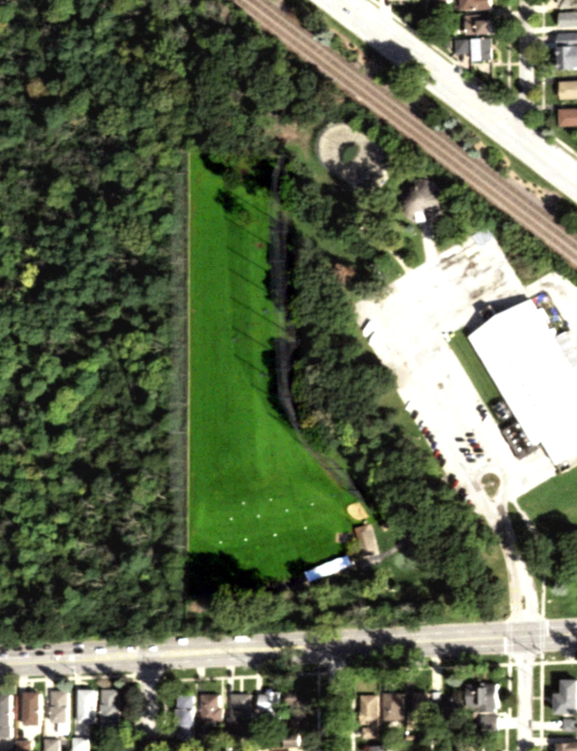 Aerial view of Oakton Driving Range, IL, with its hole routing marked