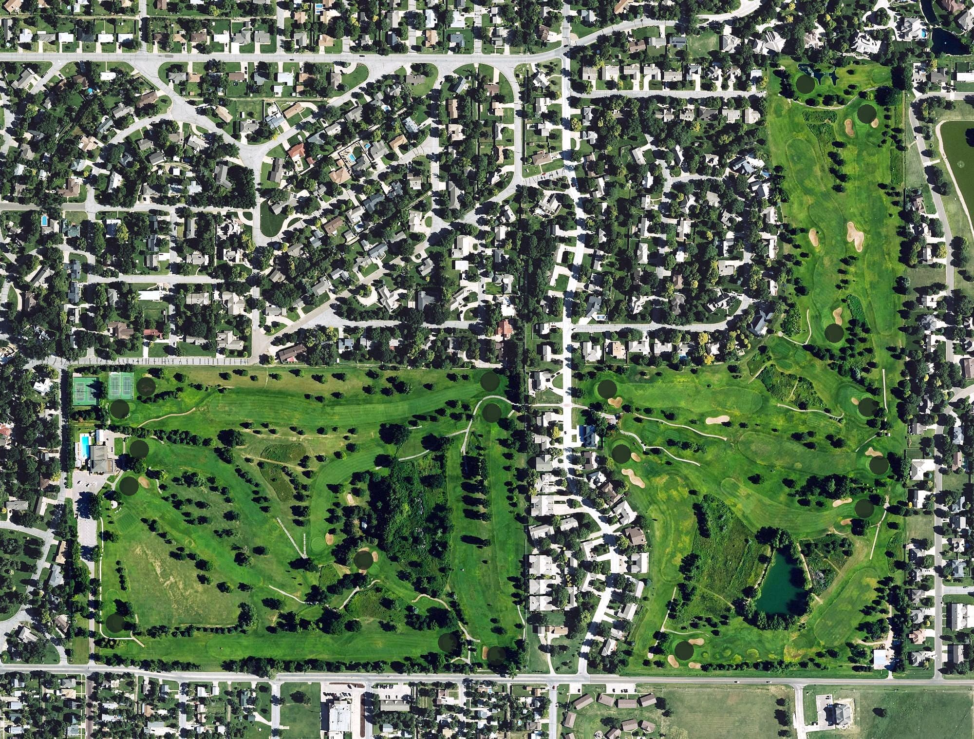 Aerial view of Dodge City County Club, KS, with its hole routing marked