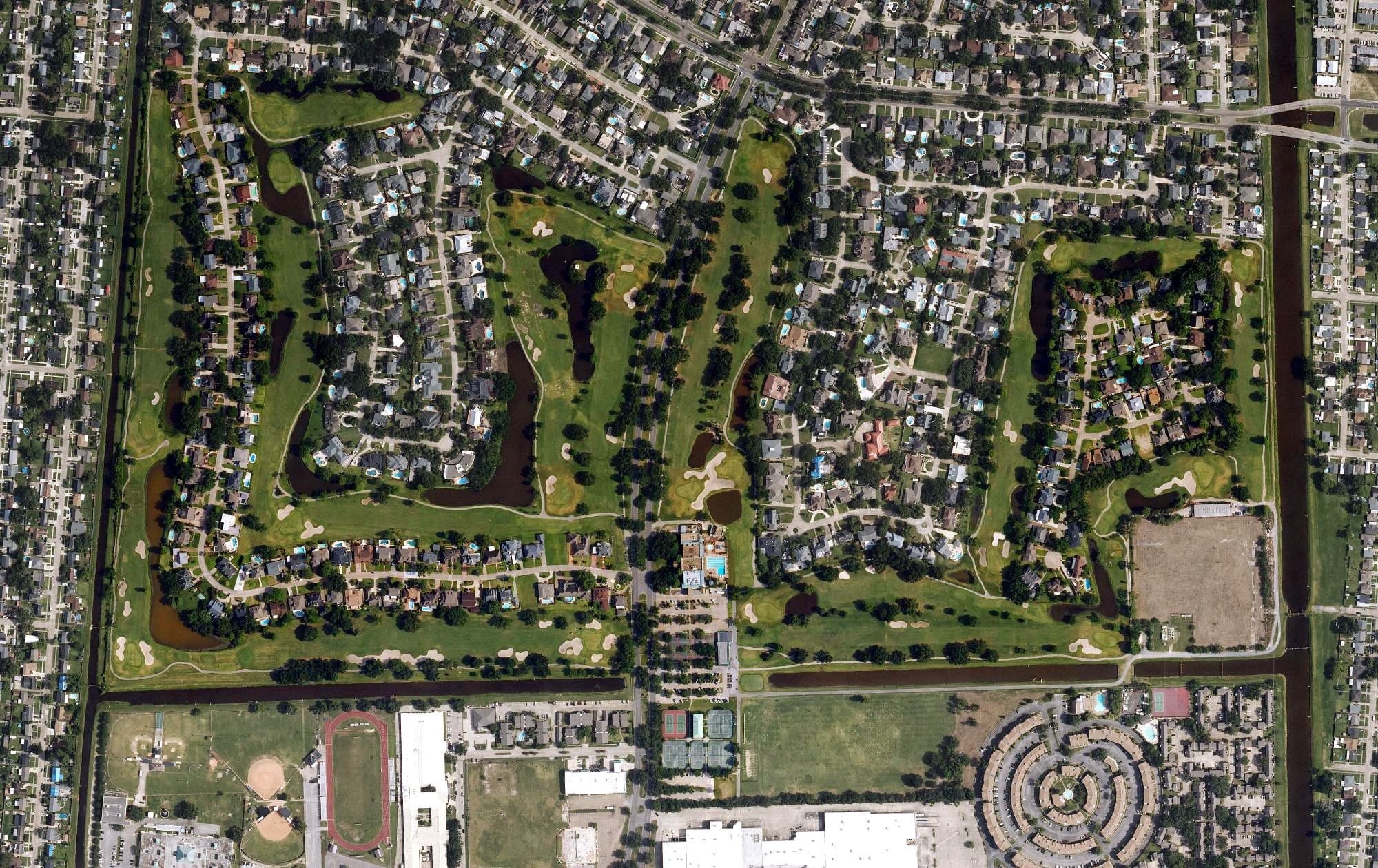 Aerial view of Chateau Golf & Country Club, LA, with its hole routing marked