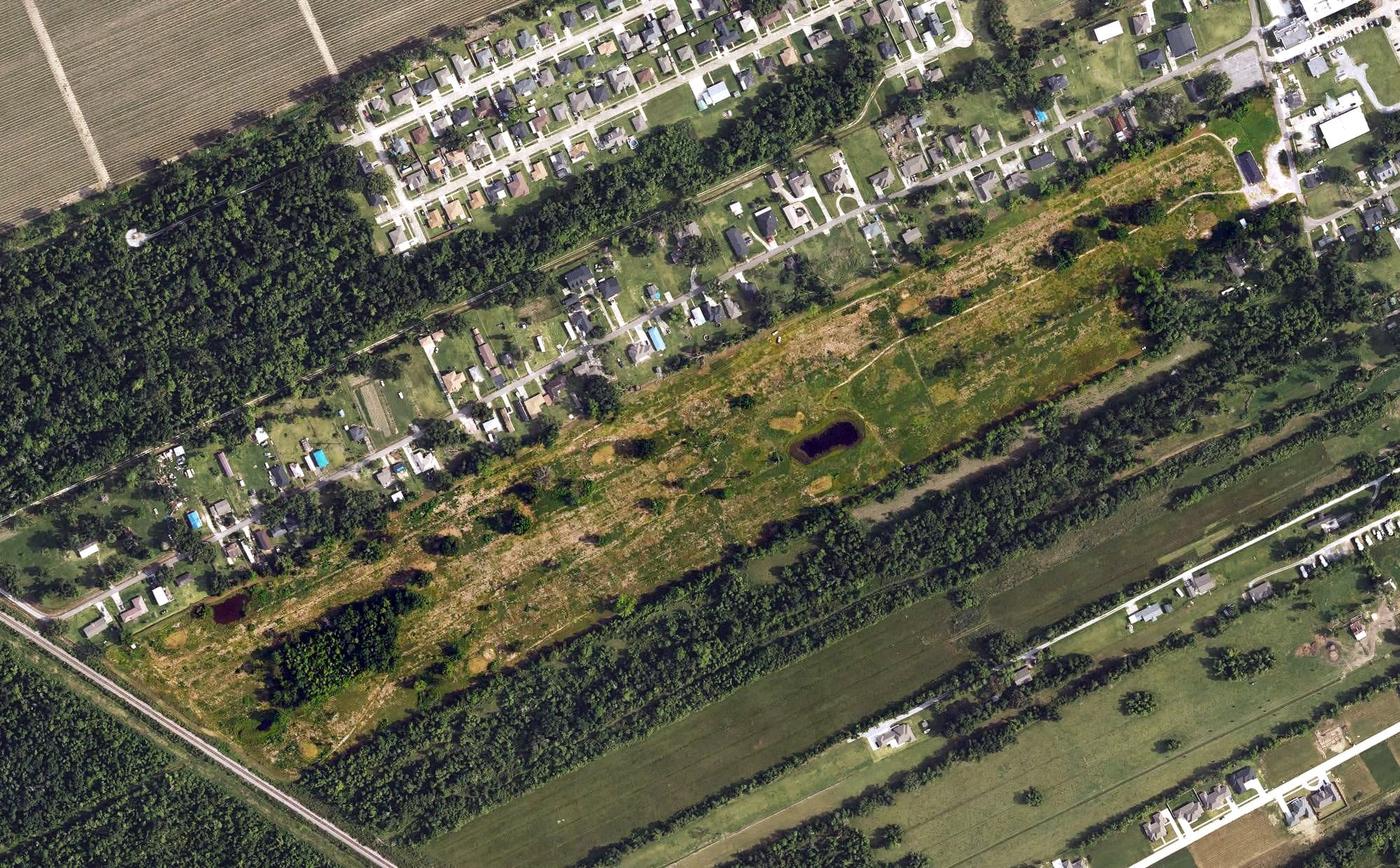 Aerial view of Fashion Golf Course, LA, with its hole routing marked