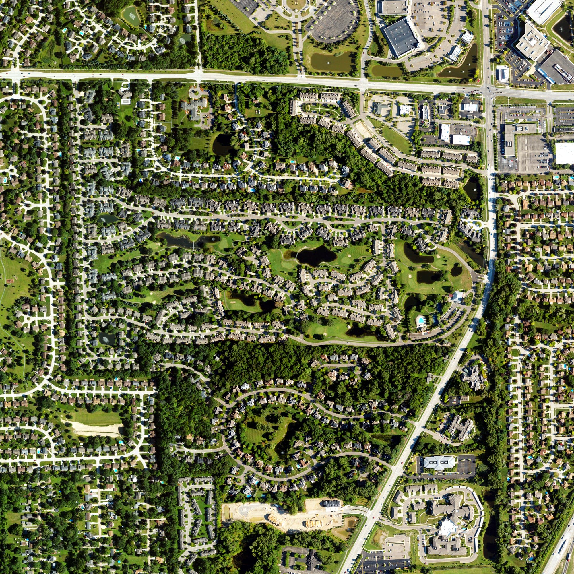 Aerial view of Bushwood Golf Course, MI, with its hole routing marked