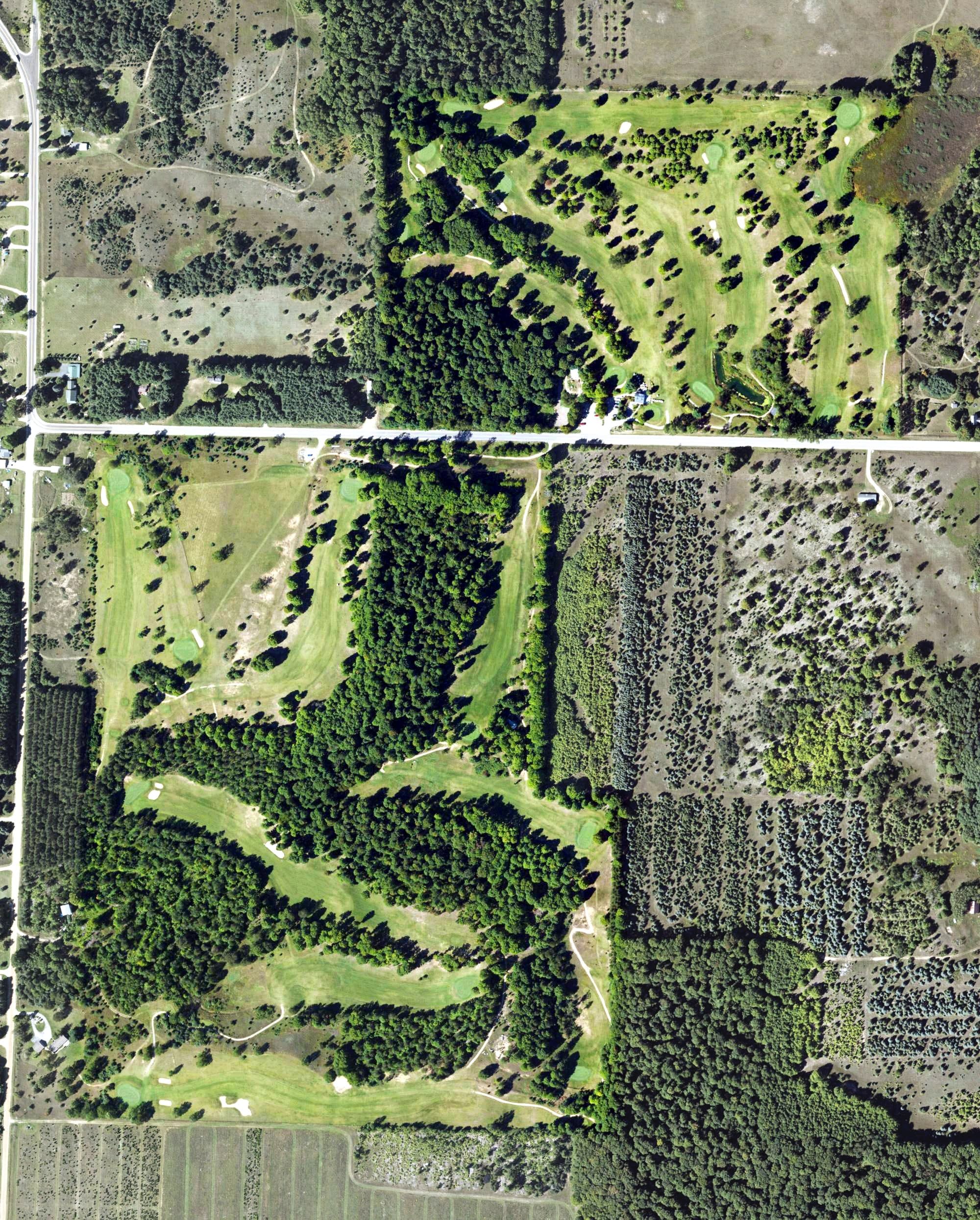 Aerial view of Chestnut Hills, MI, with its hole routing marked