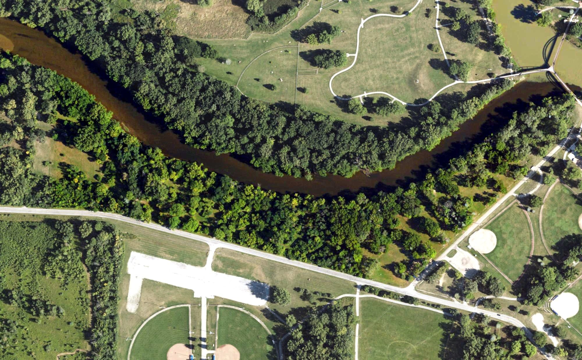 Aerial view of Chippewa Banks Disc Golf Course, MI, with its hole routing marked