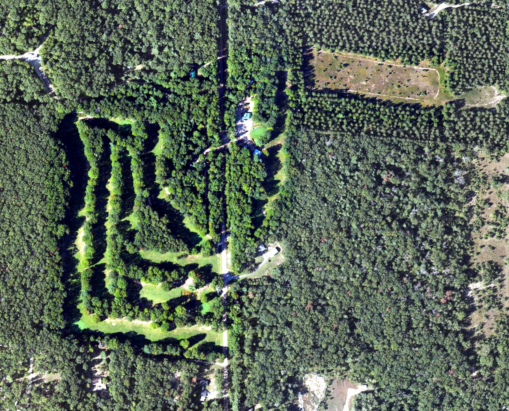 Aerial view of Fawn Crest Golf Course, MI, with its hole routing marked