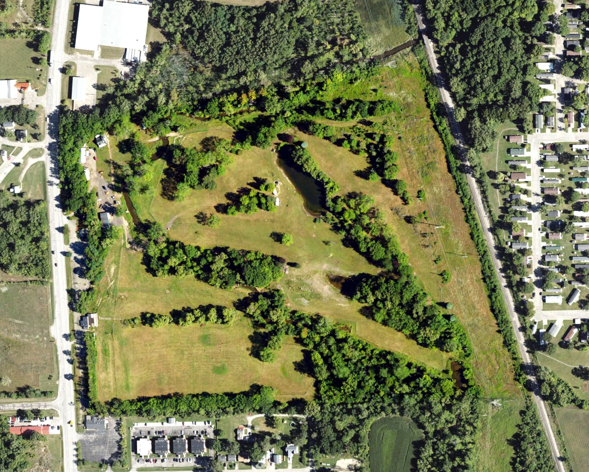 Aerial view of Loch Lomond Golf Course, MI, with its hole routing marked