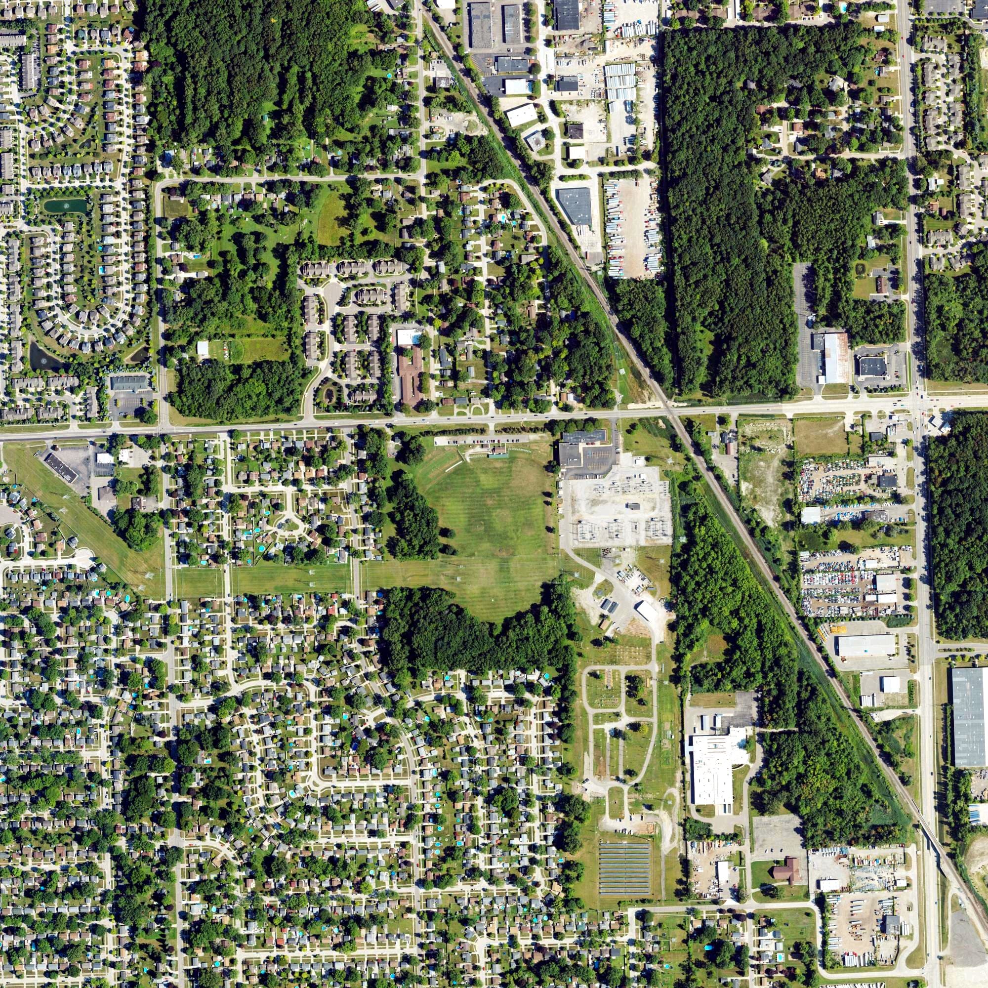 Aerial view of Mickey's Golf Range, MI, with its hole routing marked