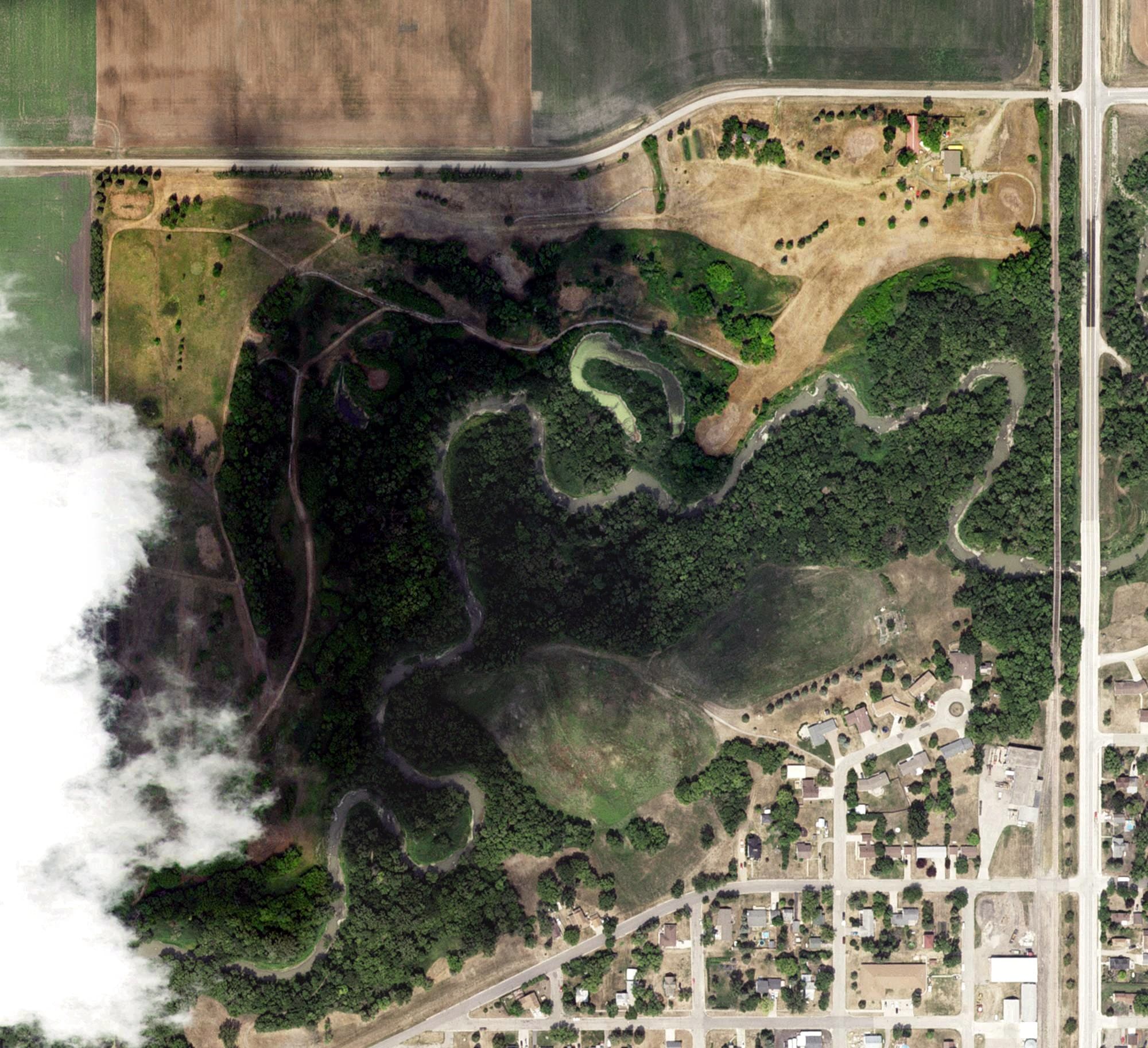 Aerial view of Bentwood Golf Course, MN, with its hole routing marked