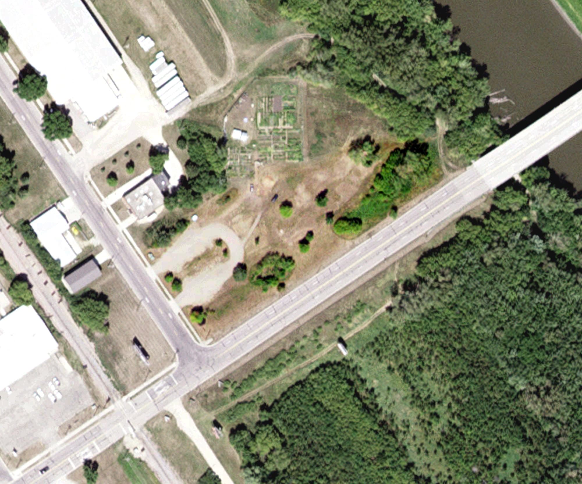 Aerial view of Putting Green Mini Golf, MN, with its hole routing marked