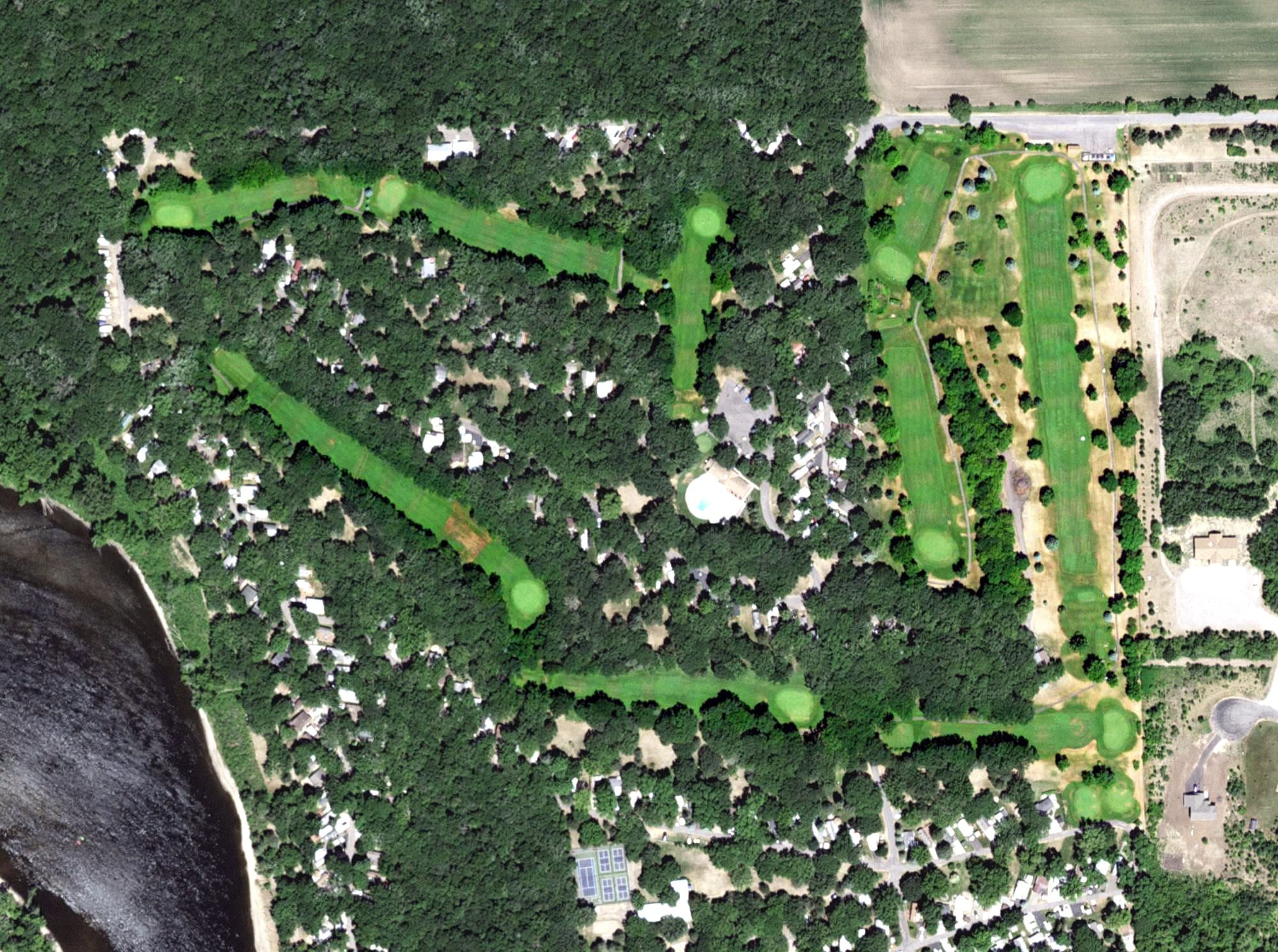 Aerial view of Traveler's Country Club, MN, with its hole routing marked
