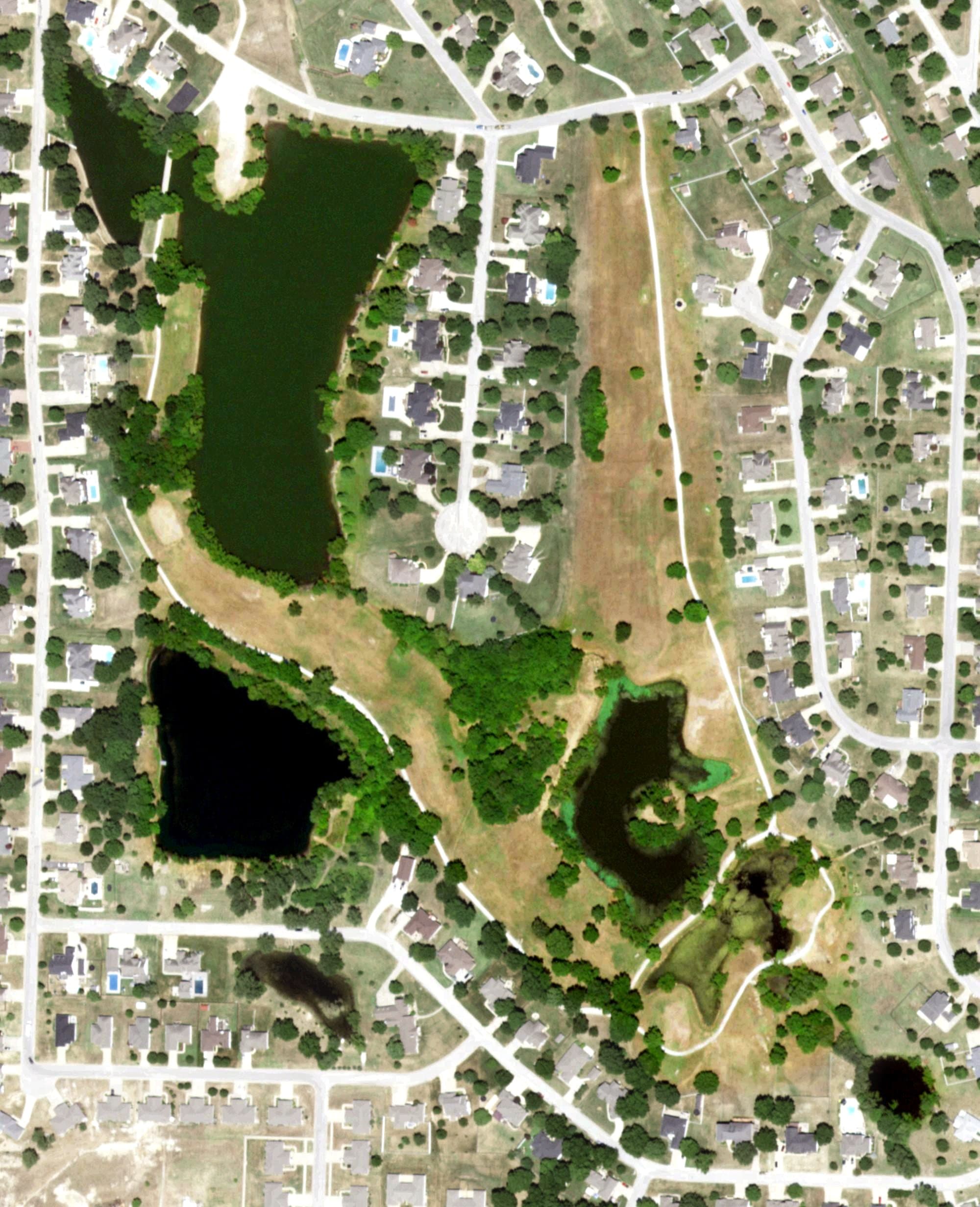 Aerial view of Frisbee Golf Course, MO, with its hole routing marked