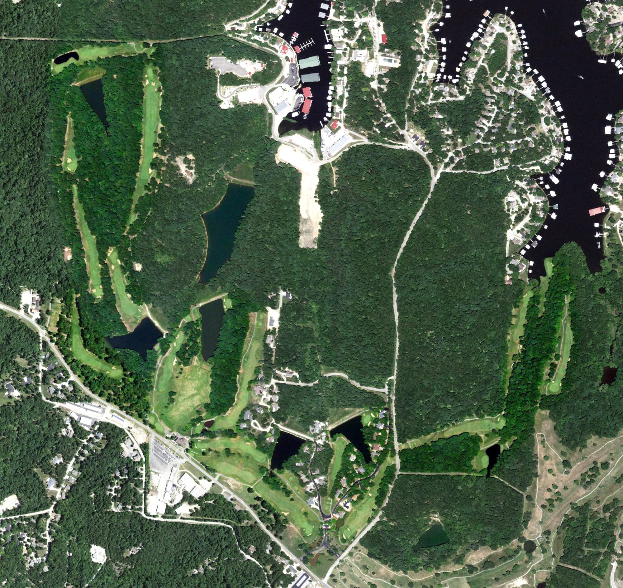 Aerial view of The Oaks, MO, with its hole routing marked