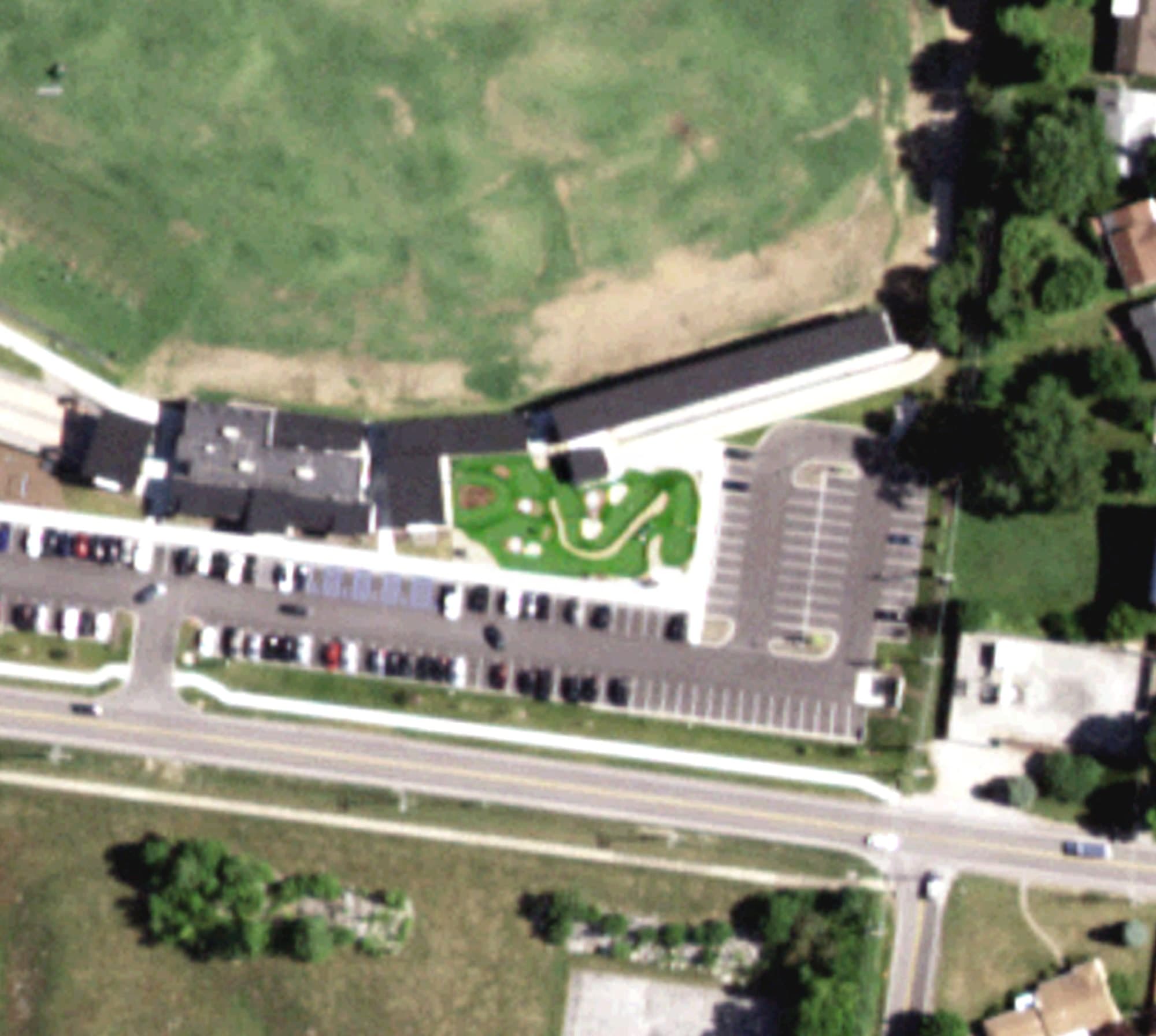 Aerial view of Tower Tee Golf & Recreation, MO, with its hole routing marked
