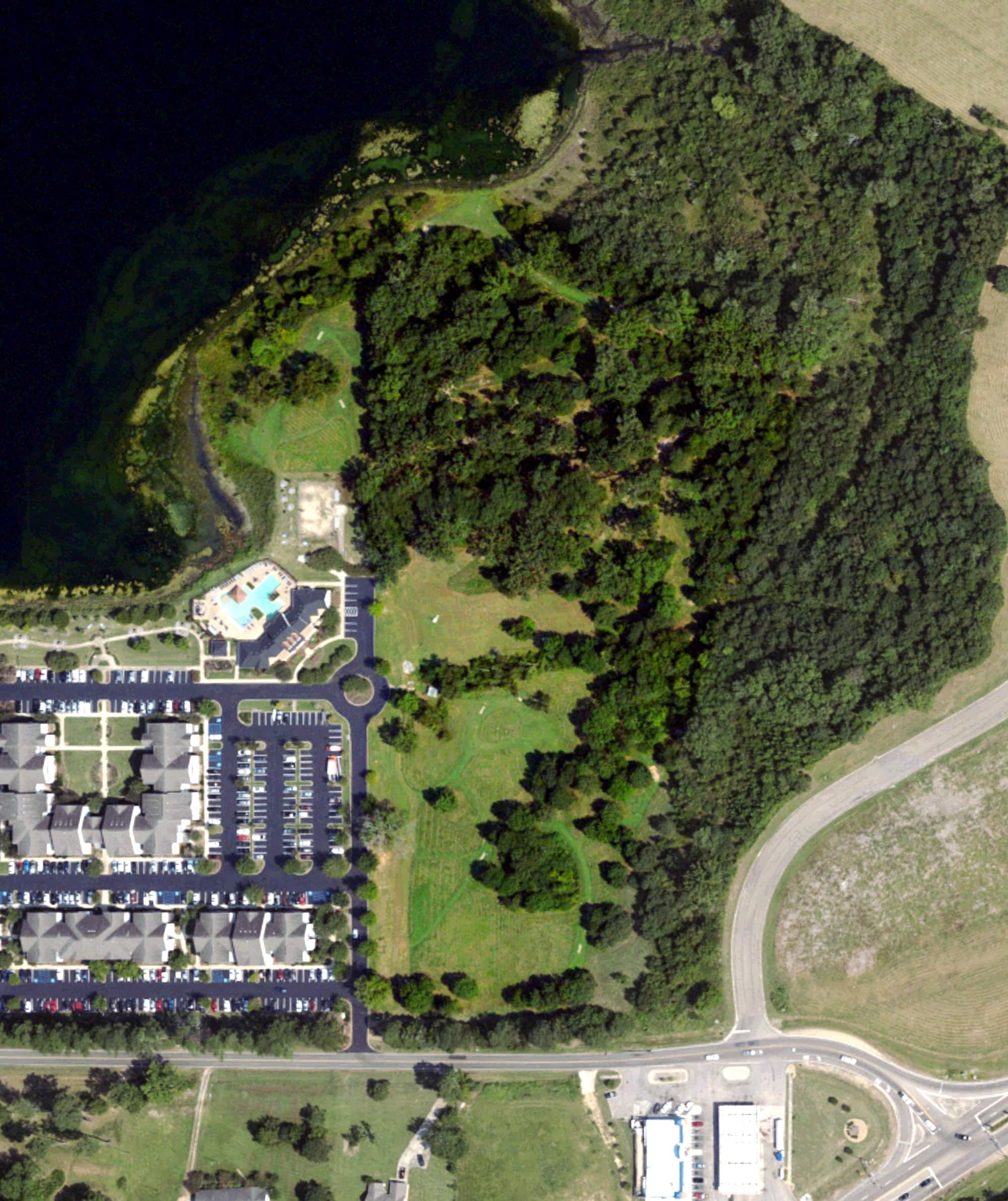 Aerial view of Lakeside Disc Golf Course, MS, with its hole routing marked