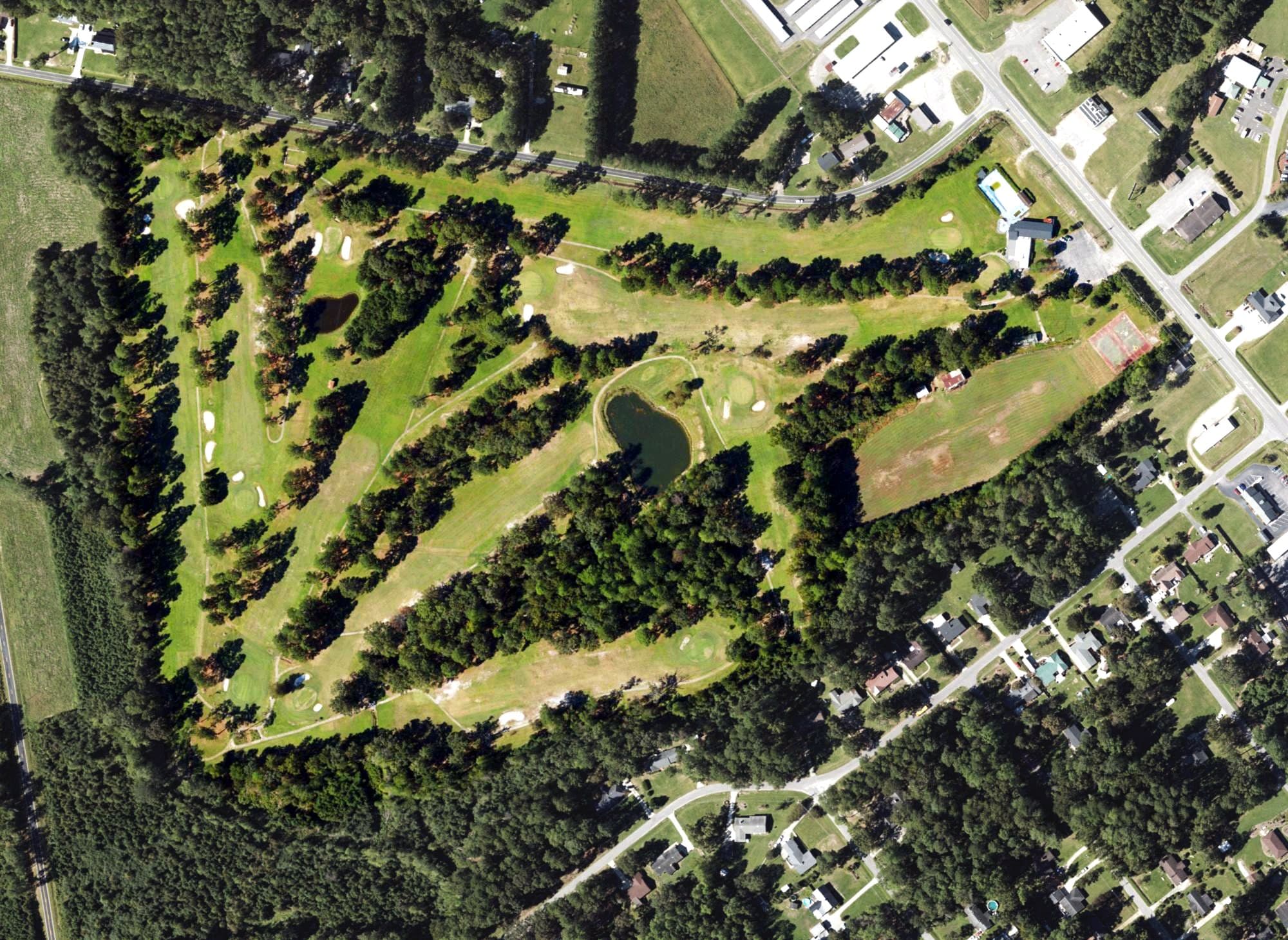 Aerial view of Whiteville Country Club, NC, with its hole routing marked