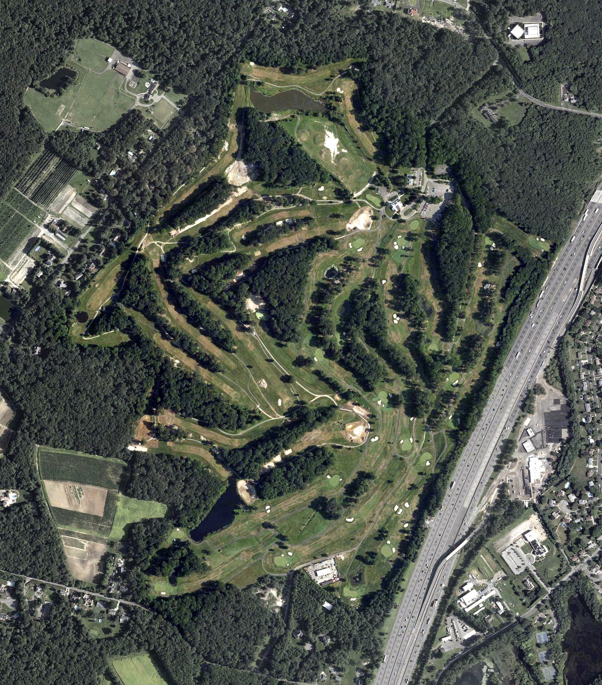 Aerial view of Tamarack Golf Course, NJ, with its hole routing marked