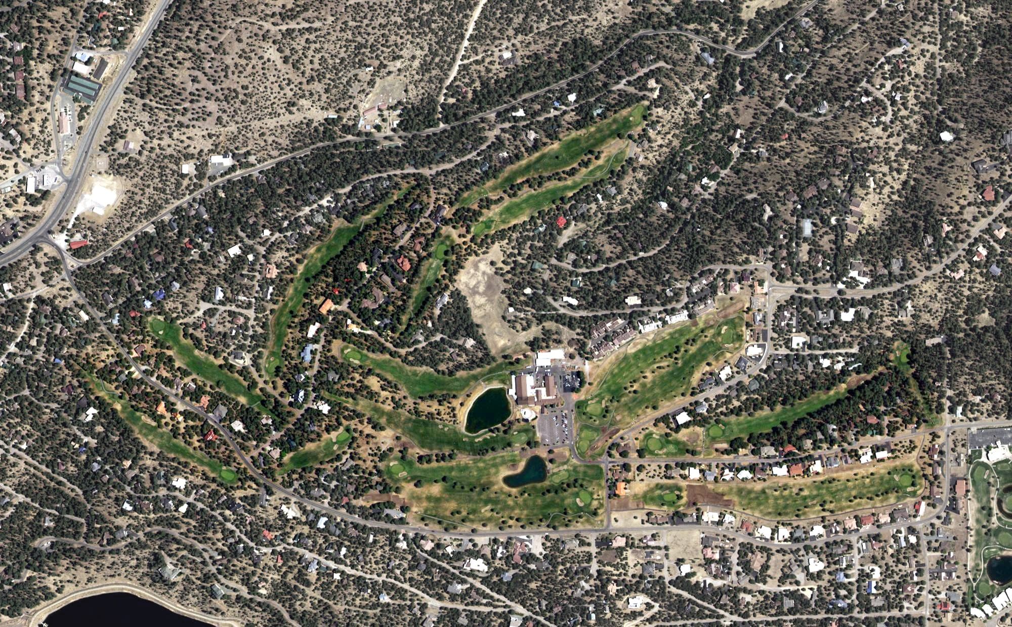Aerial view of Alto Lakes Golf & Country Club, NM, with its hole routing marked