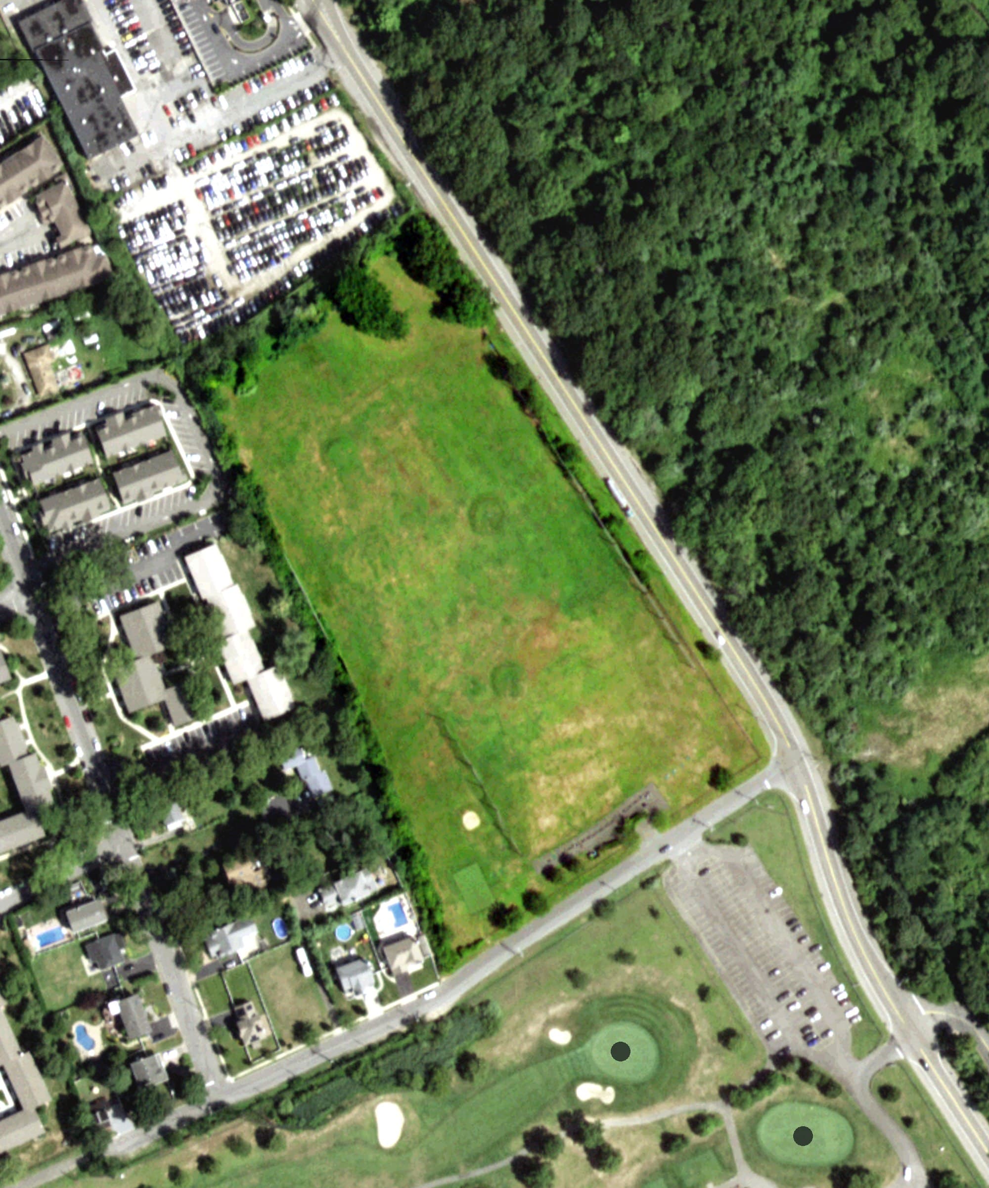 Aerial view of Bergen Point Golf Course - Driving Range, NY, with its hole routing marked