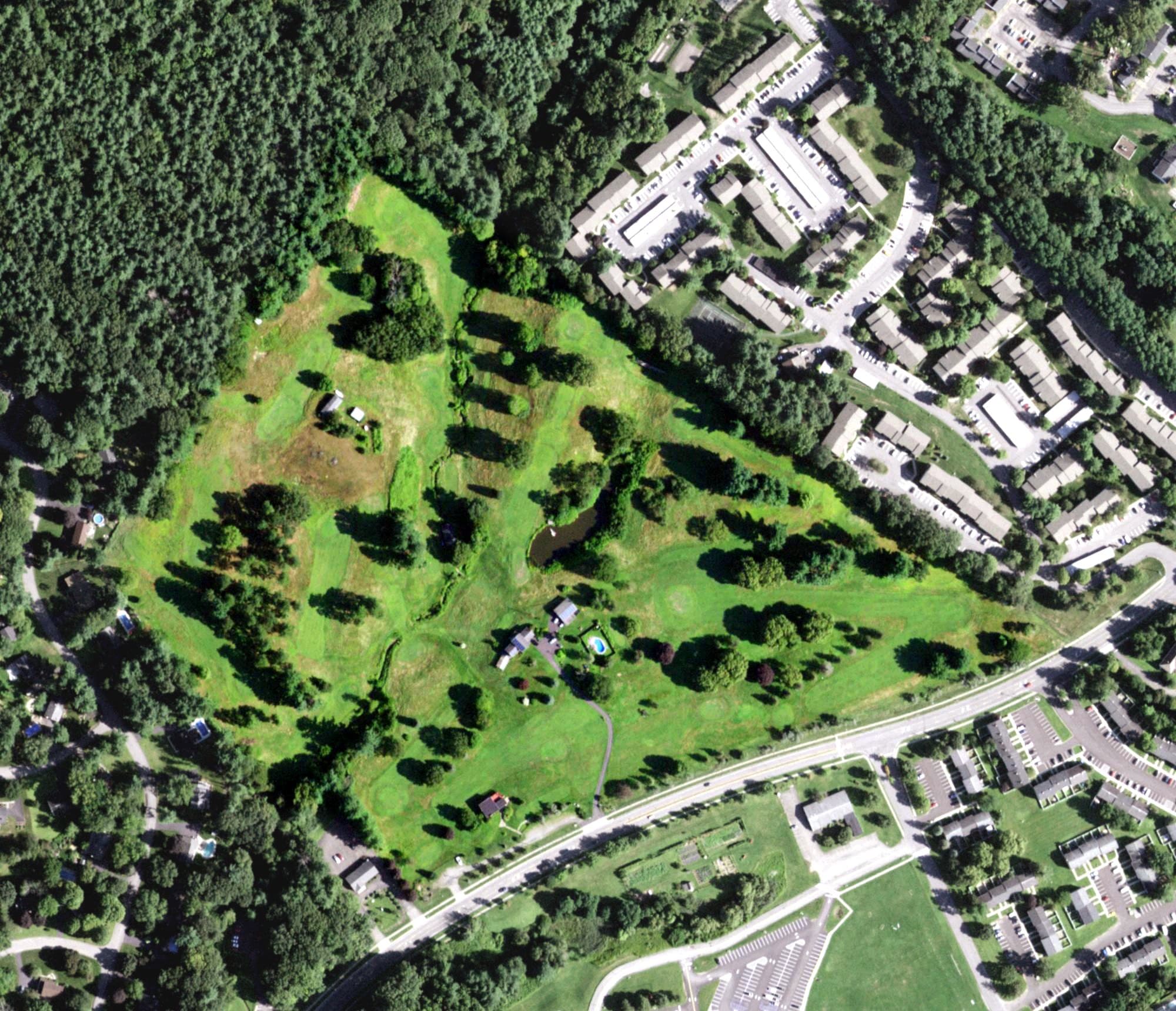 Aerial view of Hiawatha Trails Executive Golf Course, NY, with its hole routing marked