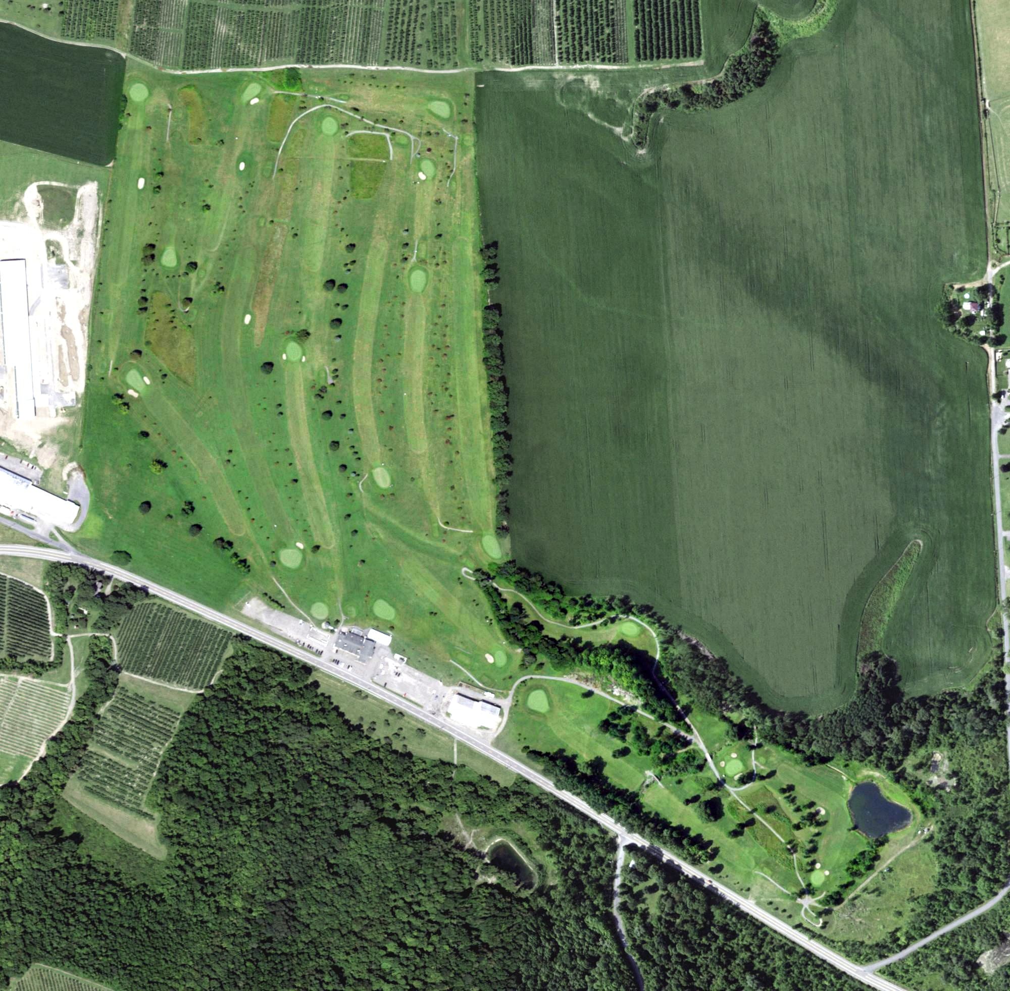 Aerial view of Orchard Vali, NY, with its hole routing marked